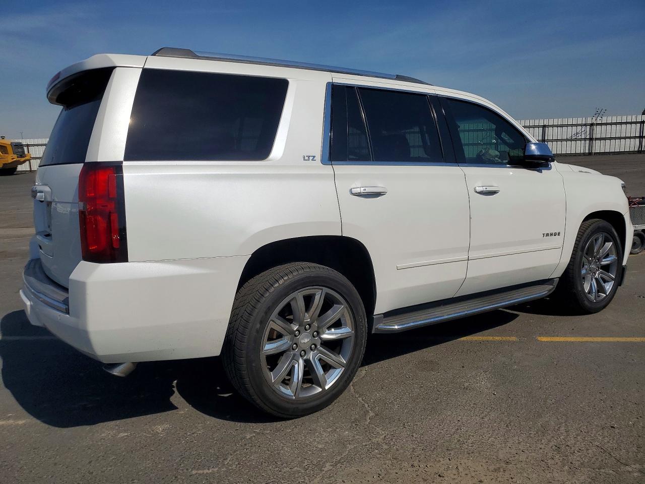 2016 Chevrolet Tahoe C1500 Ltz - zdjęcie 3