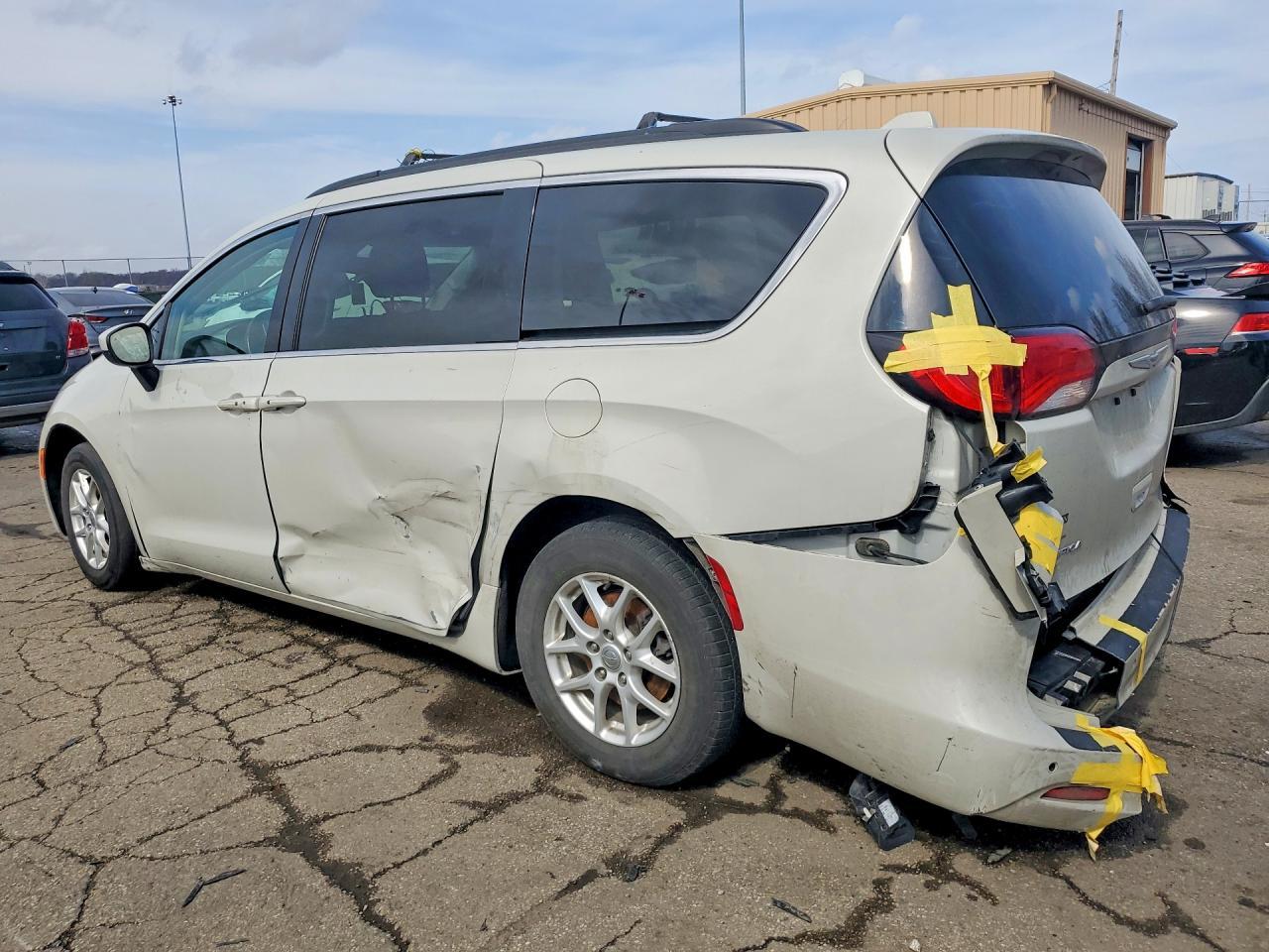2019 Chrysler Pacifica Touring - zdjęcie 2