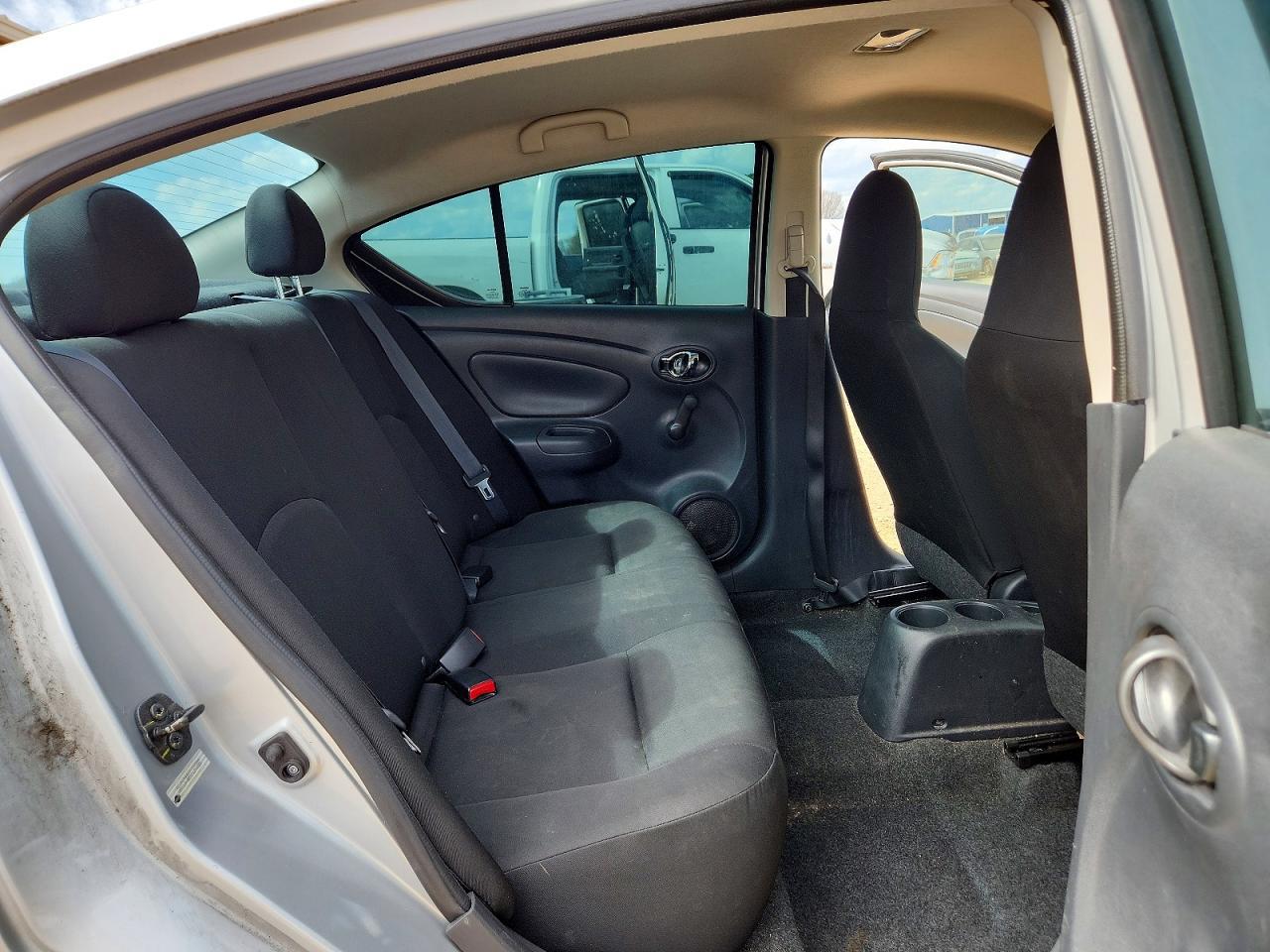 2015 Nissan Versa 1.6 S Plus - zdjęcie 10