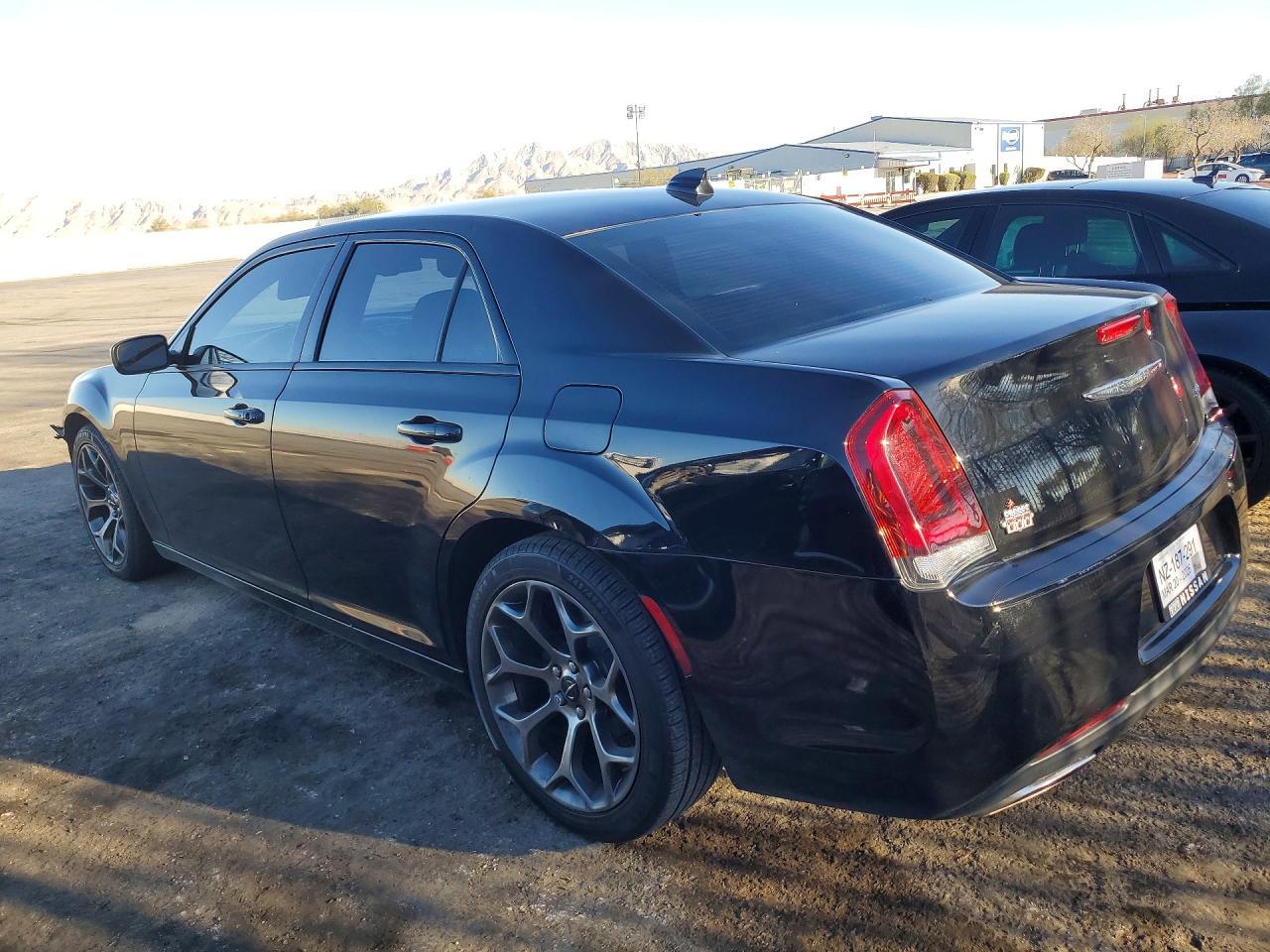2018 Chrysler 300 Touring - zdjęcie 2