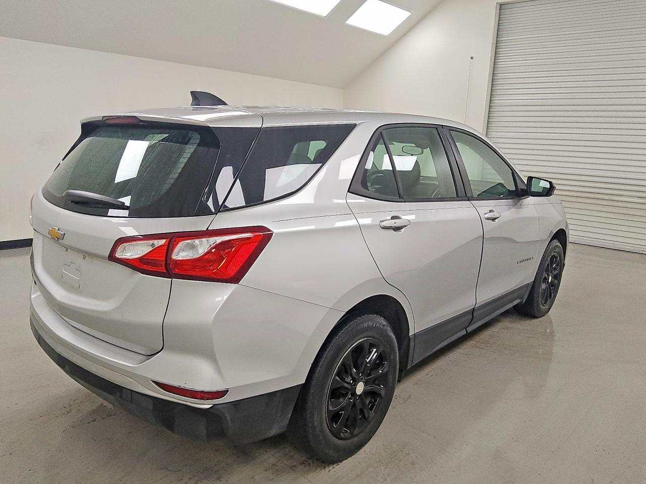 2018 Chevrolet Equinox Ls - zdjęcie 3