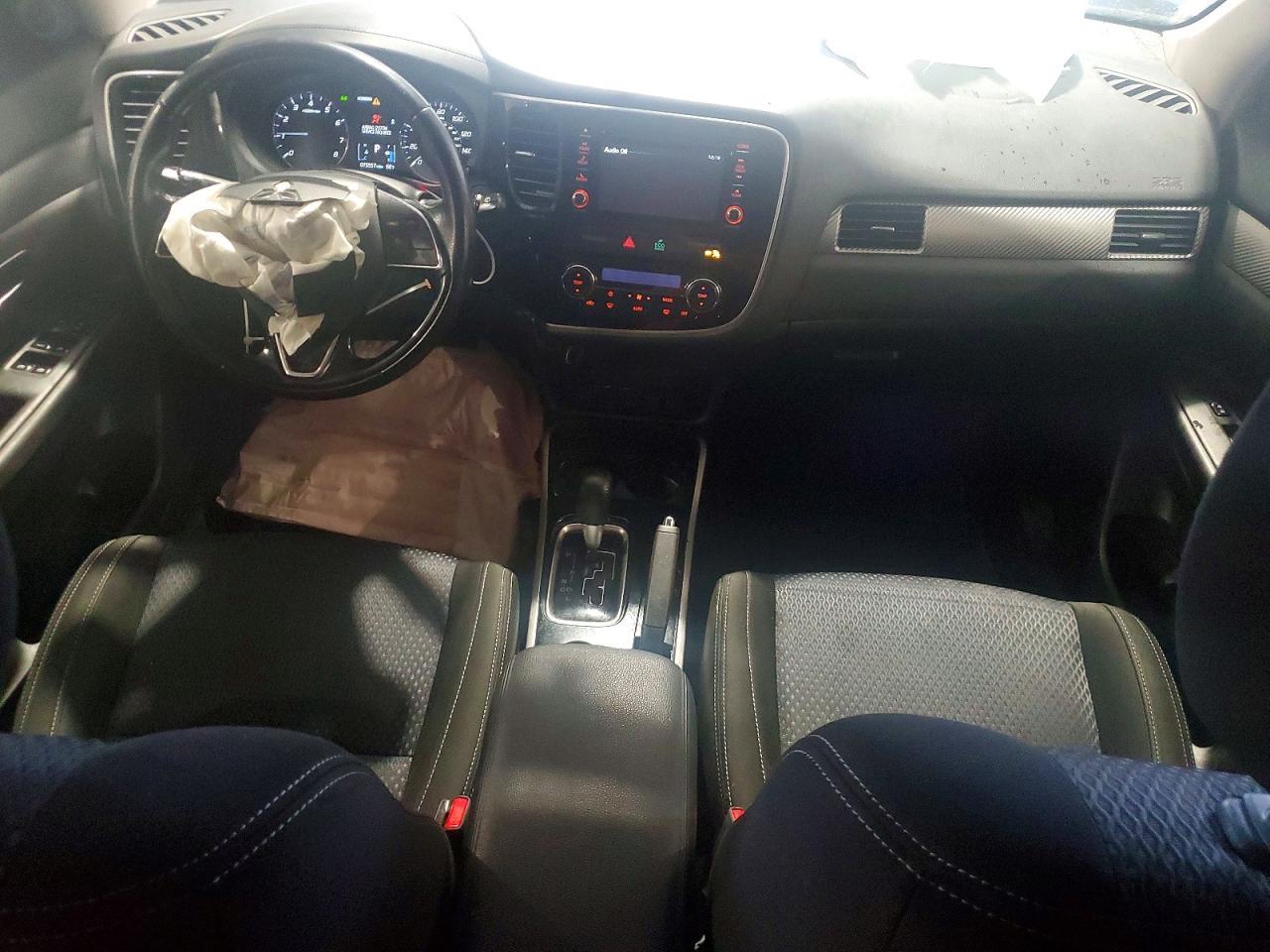2017 Mitsubishi Outlander Es - zdjęcie 8
