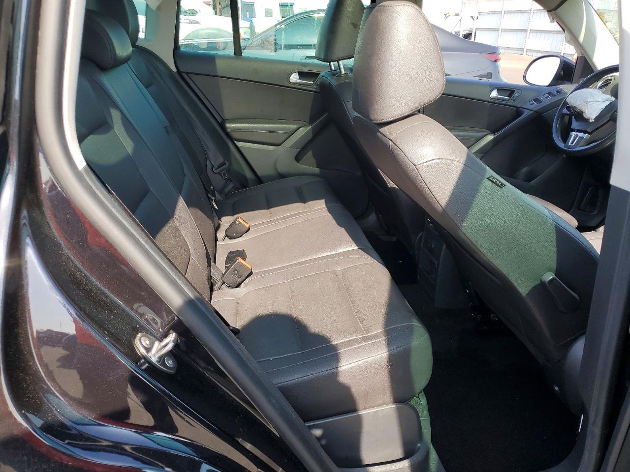 2016 Volkswagen Tiguan S - zdjęcie 11