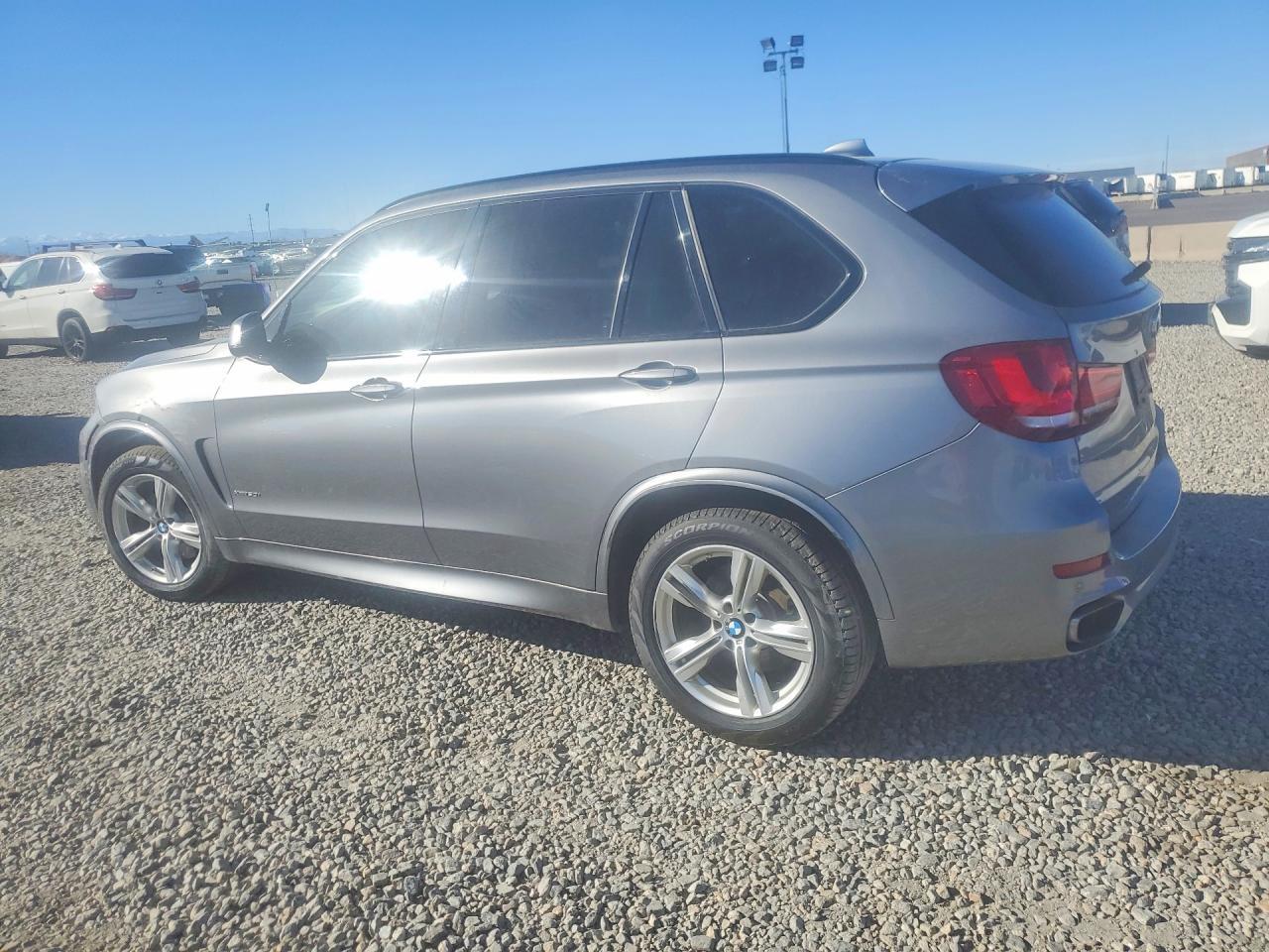 2016 BMW X5 xDrive50I - zdjęcie 2