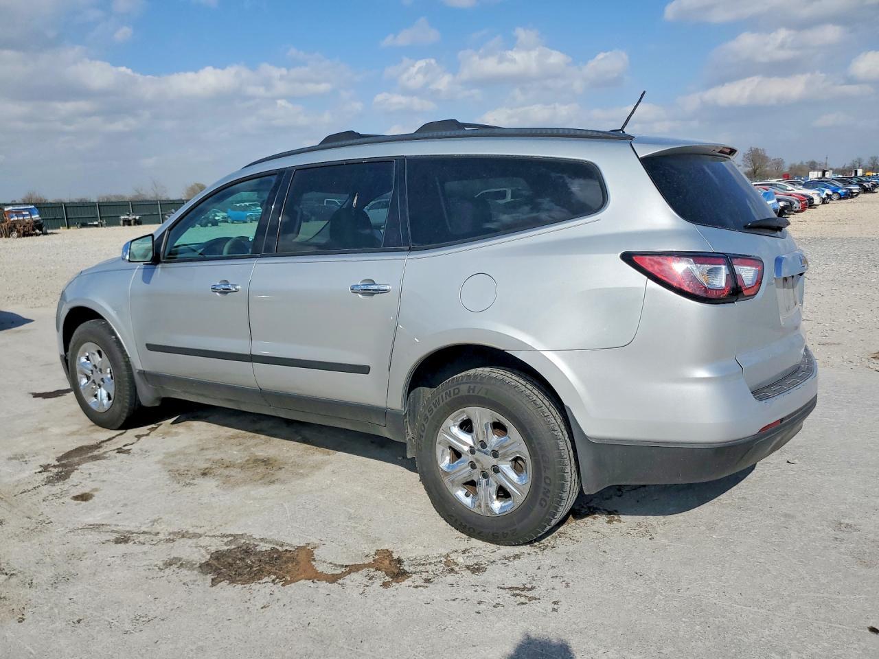 2015 Chevrolet Traverse Ls - zdjęcie 2