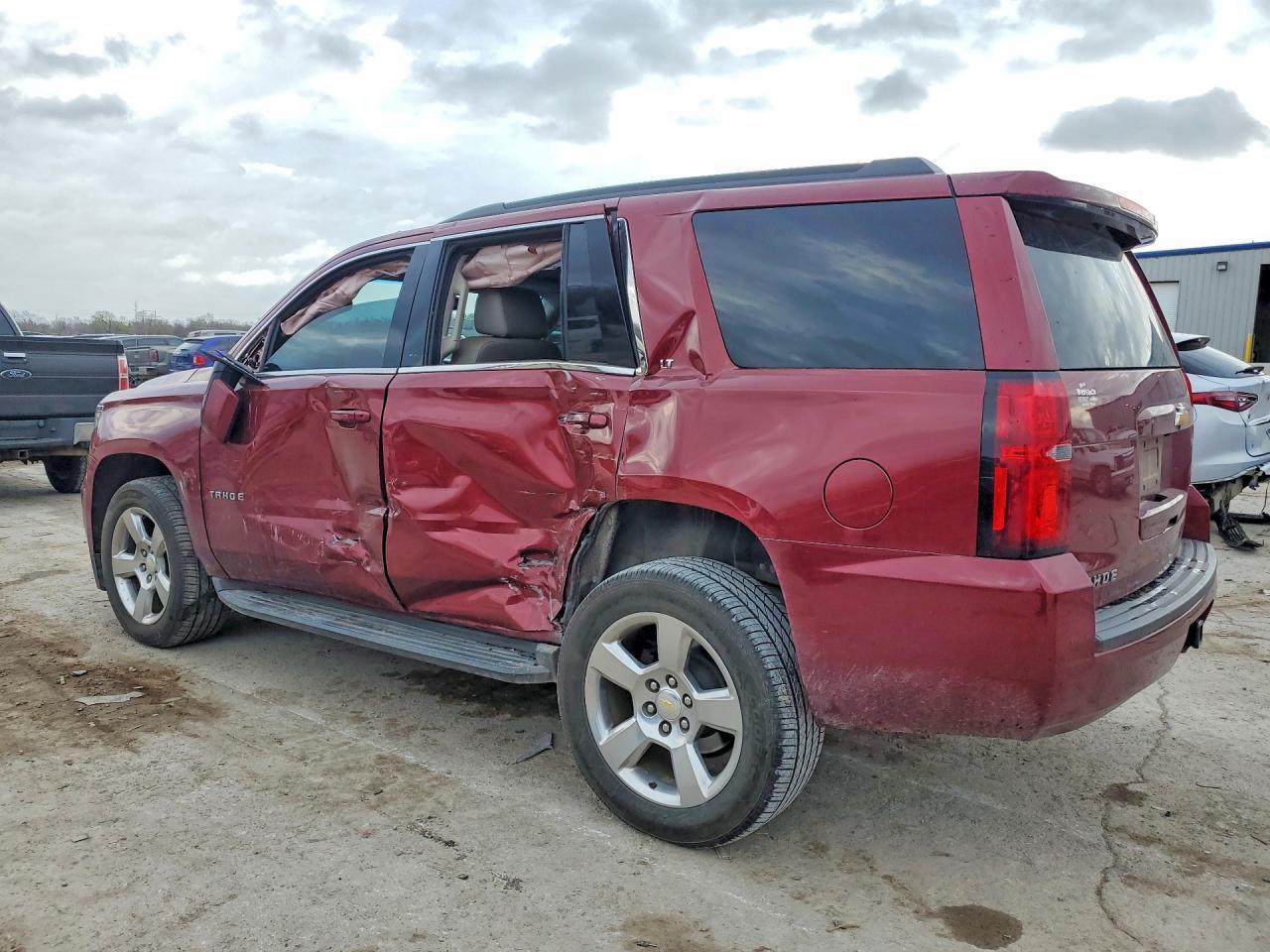 2016 Chevrolet Tahoe C1500 Lt - zdjęcie 2
