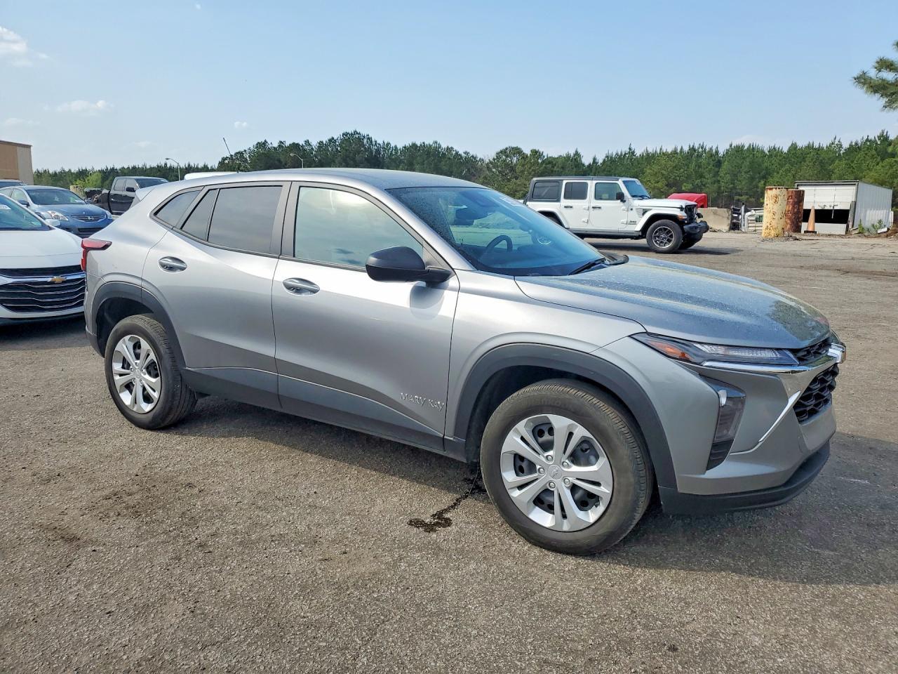 2025 Chevrolet Trax Ls - zdjęcie 4