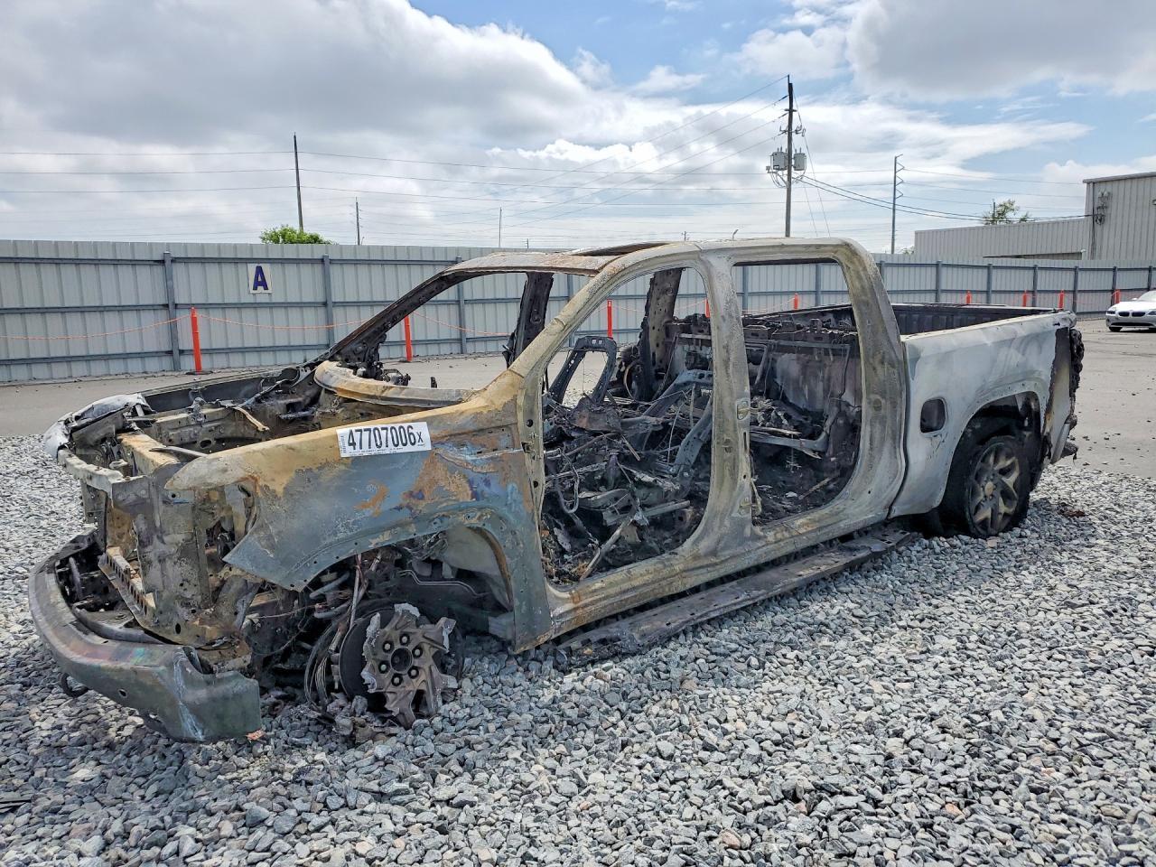 2022 GMC Sierra K1500 Slt - zdjęcie główne