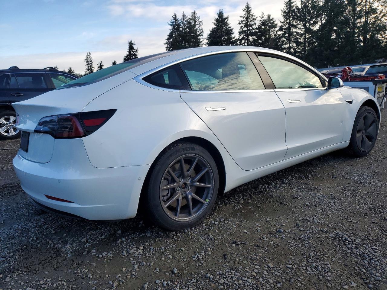 2019 Tesla Model 3 - zdjęcie 3