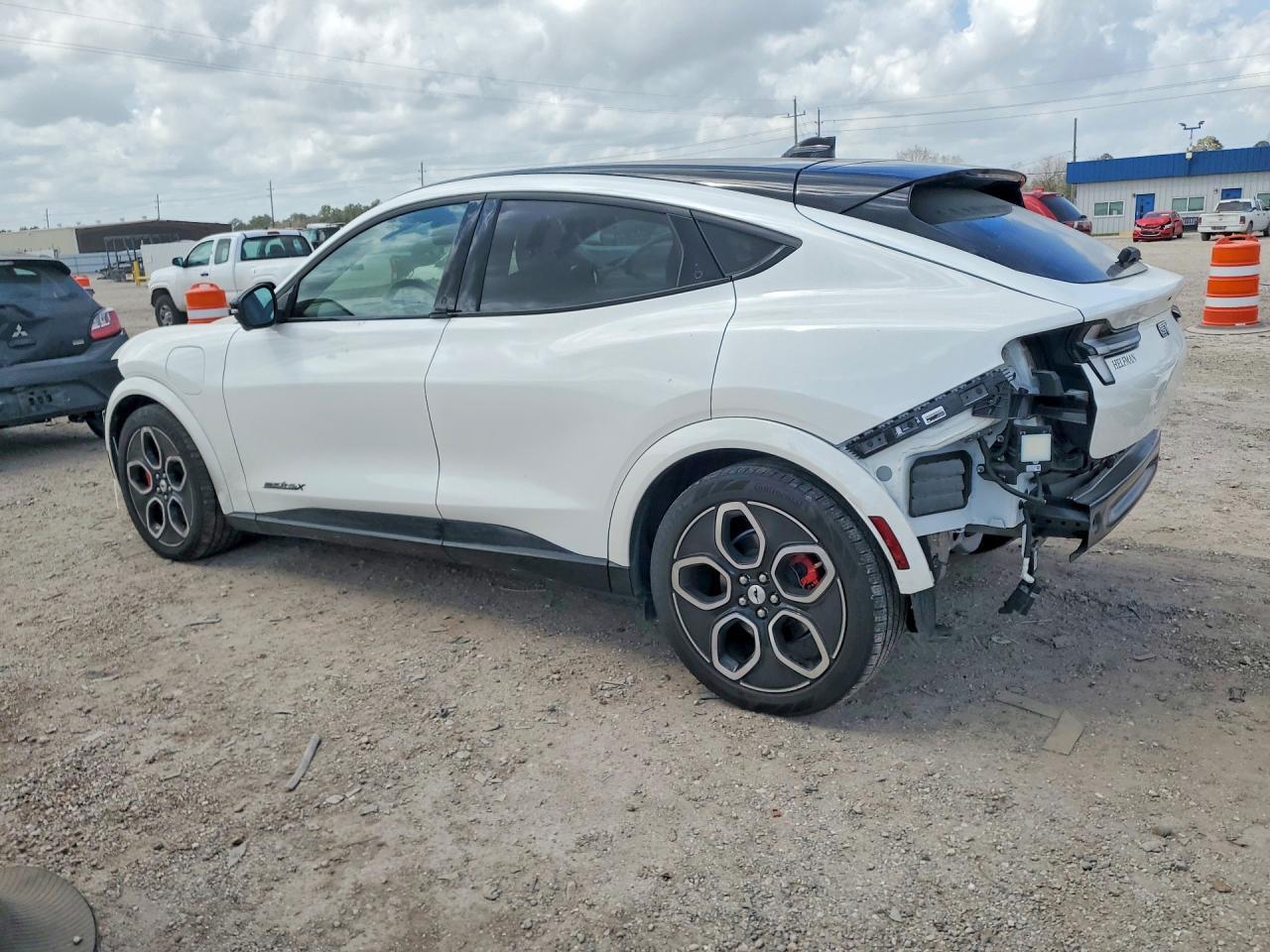 2023 Ford Mustang Mach-E Gt - zdjęcie 2