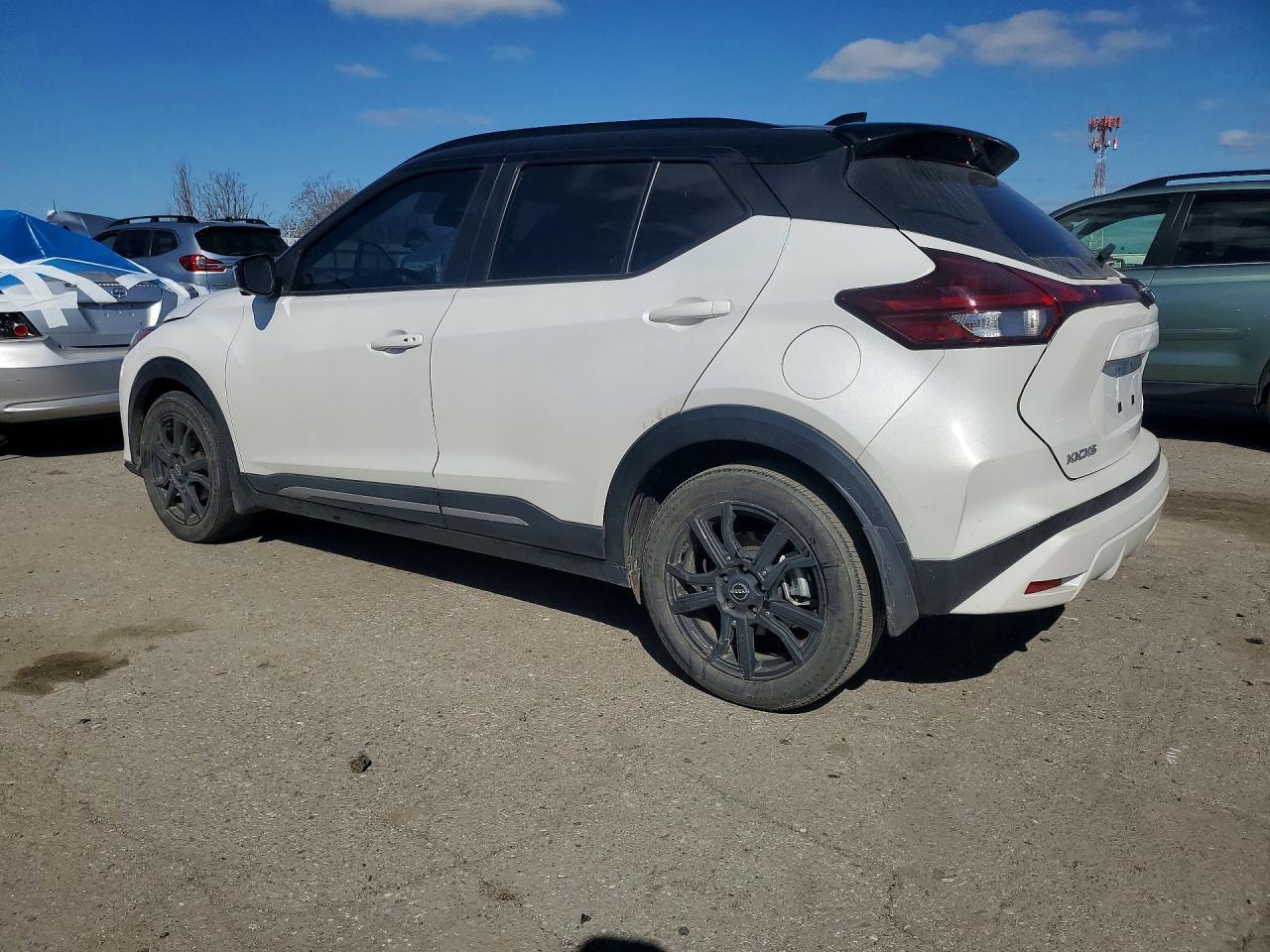 2023 Nissan Kicks Sr - zdjęcie 2