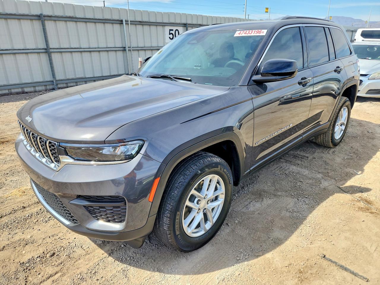 2025 Jeep Grand Cherokee Laredo - zdjęcie główne
