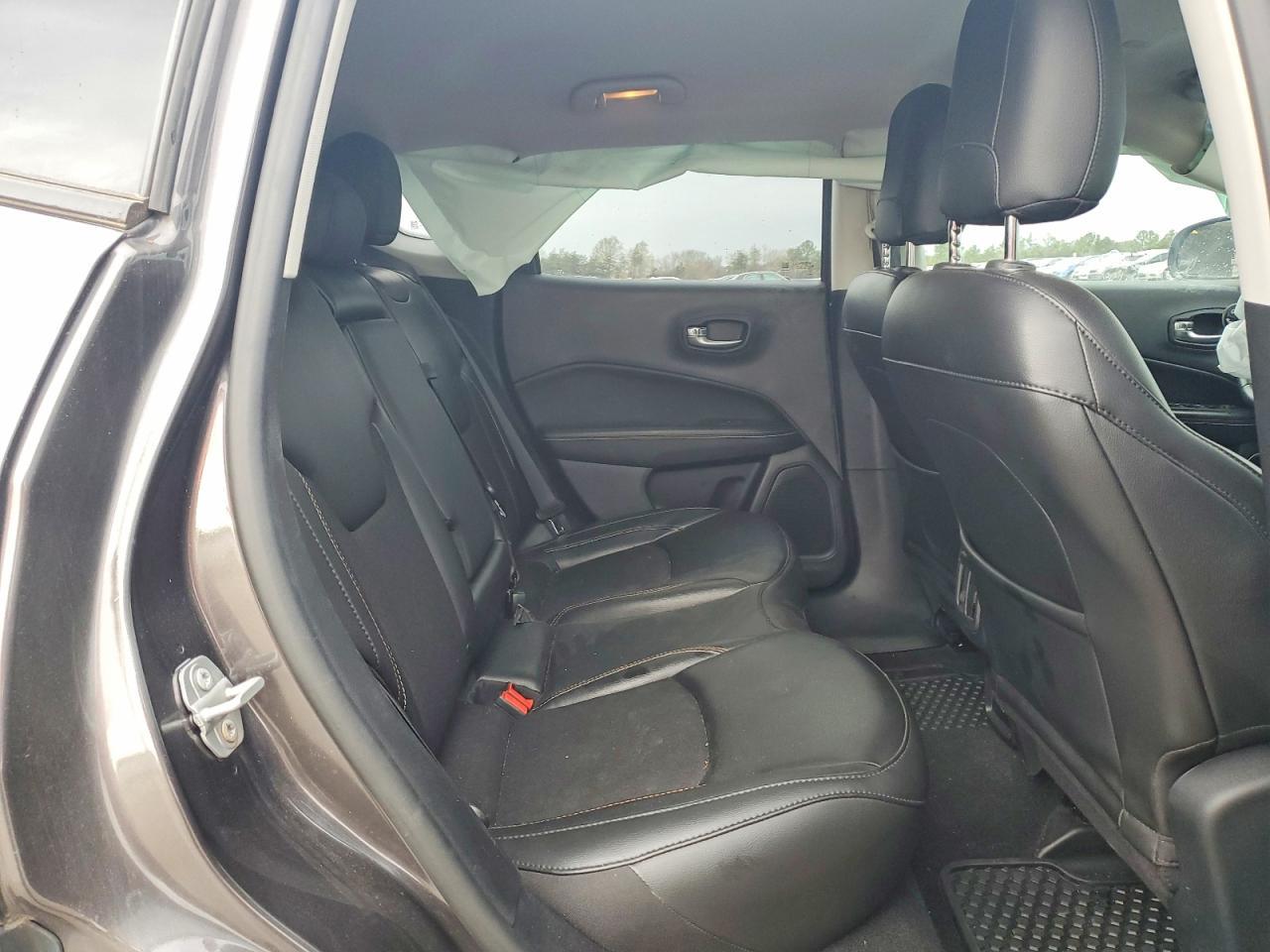 2020 Jeep Compass Latitude - zdjęcie 11