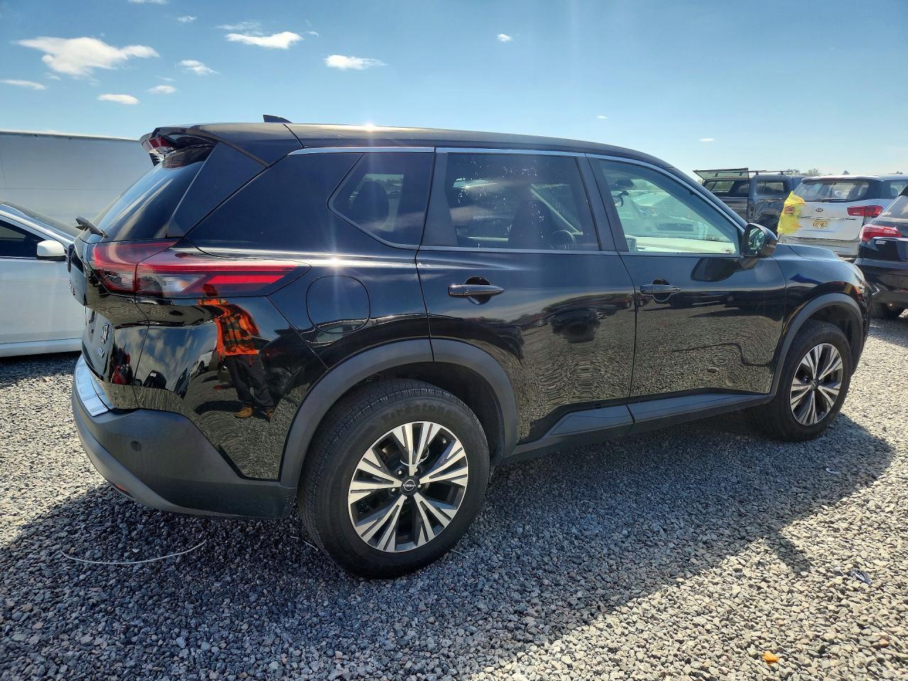 2022 Nissan Rogue Sv - zdjęcie 3