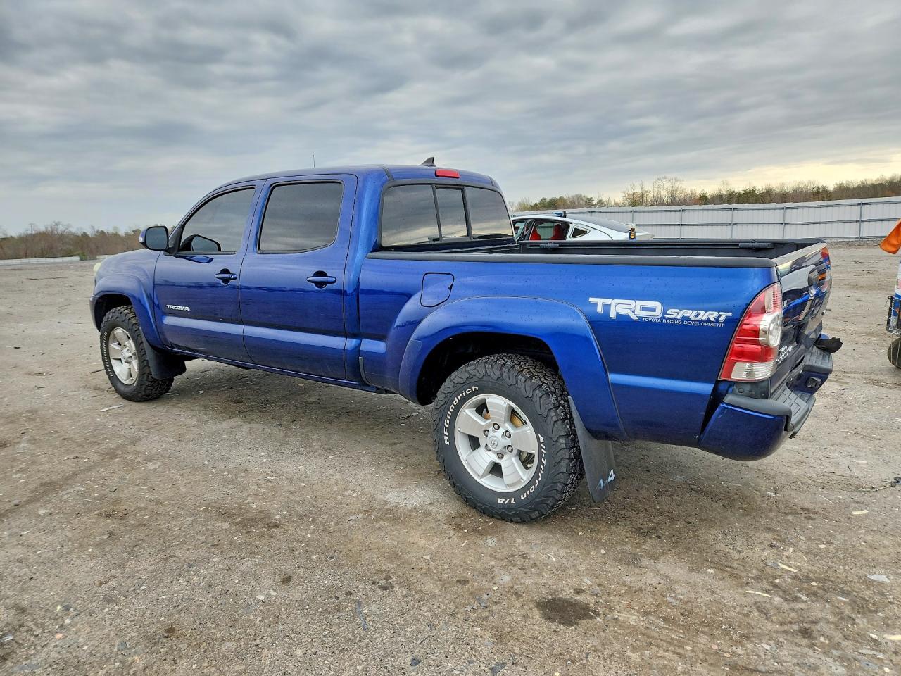 2015 Toyota Tacoma V6 - zdjęcie 2