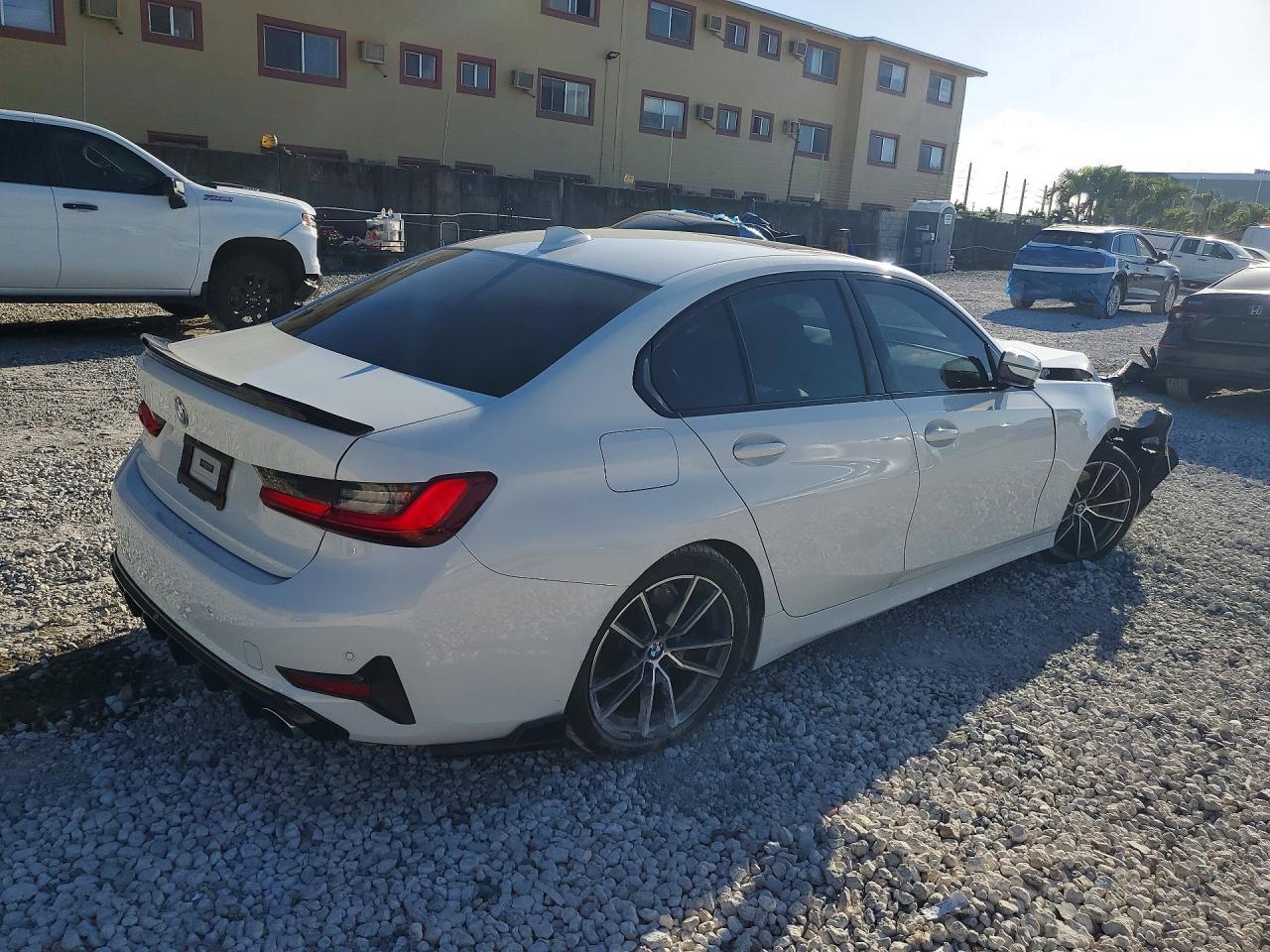 2020 BMW 330I - zdjęcie 3