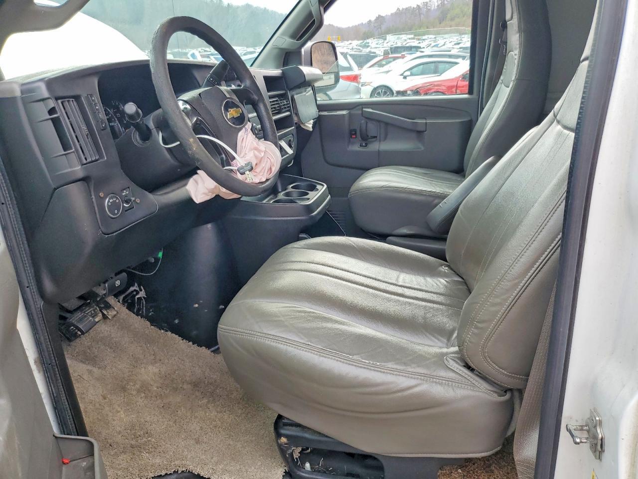 2016 Chevrolet Express G2500 - zdjęcie 7