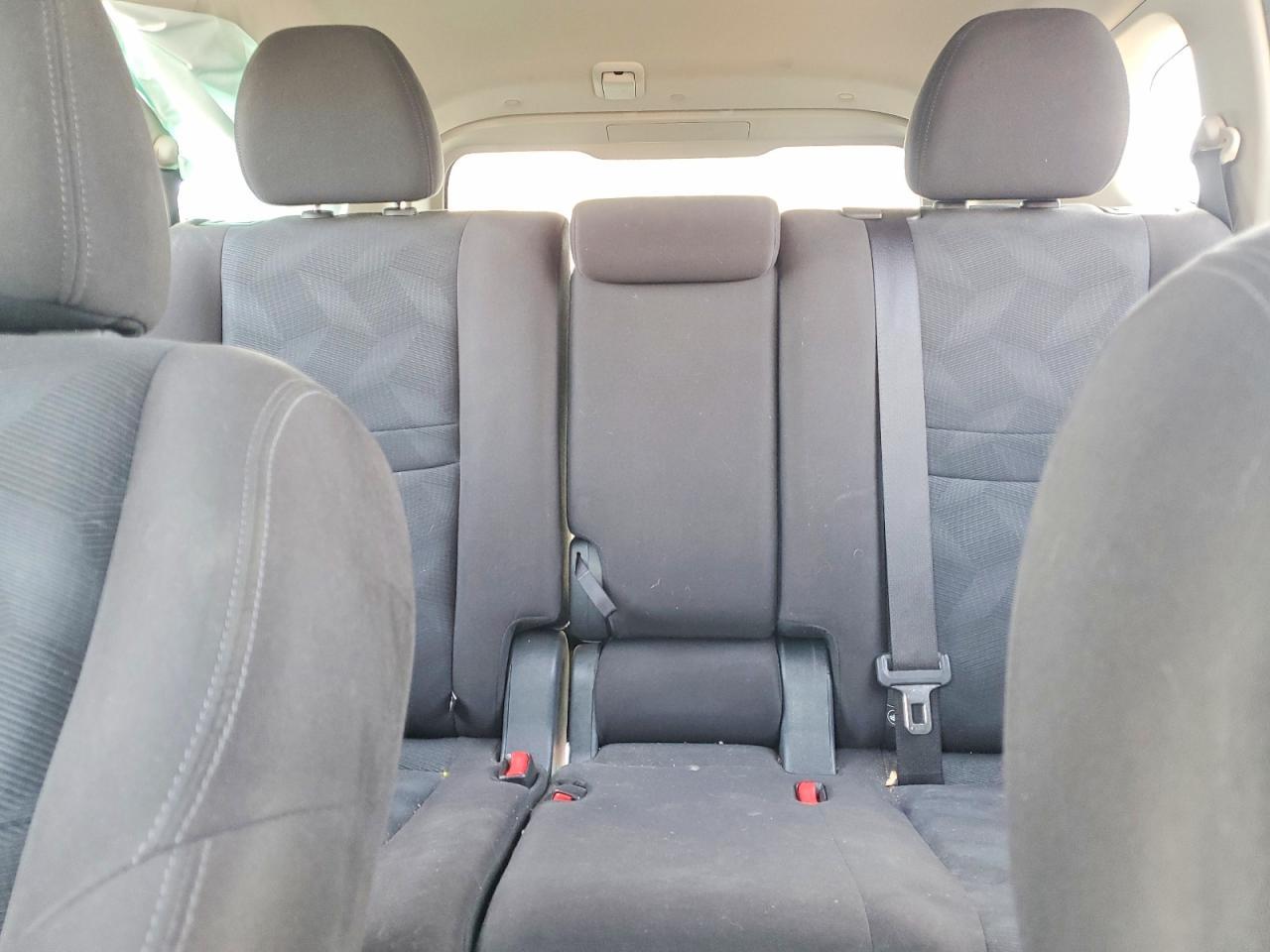 2015 Nissan Rogue S - zdjęcie 10