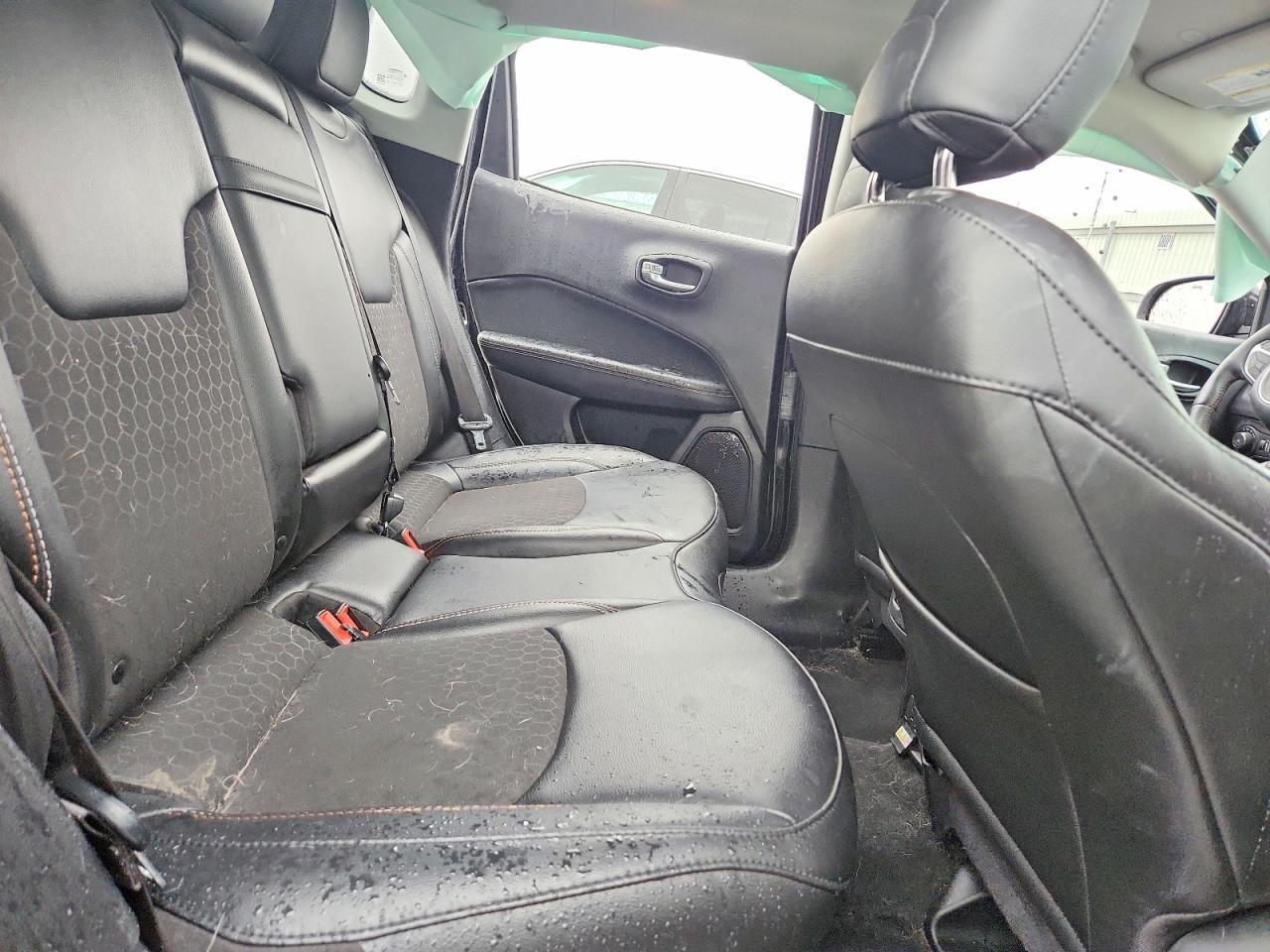 2020 Jeep Compass Latitude - zdjęcie 11