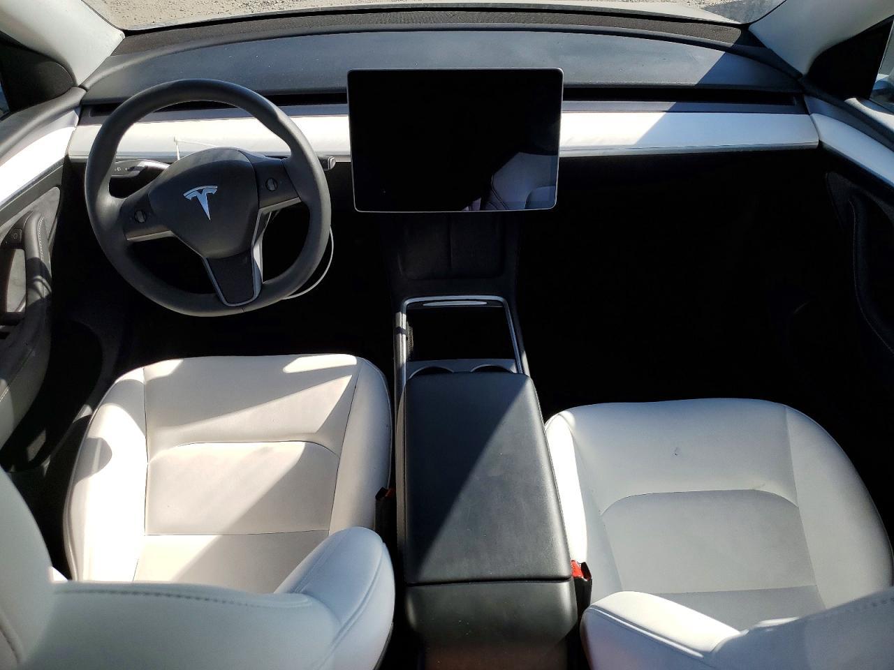 2024 Tesla Model Y - zdjęcie 8