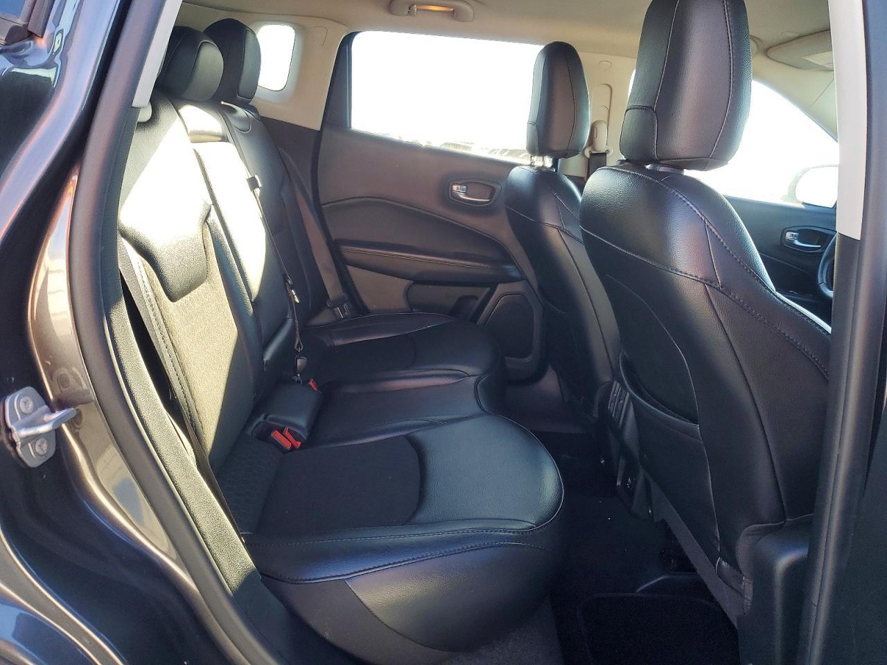 2020 Jeep Compass Latitude - zdjęcie 11