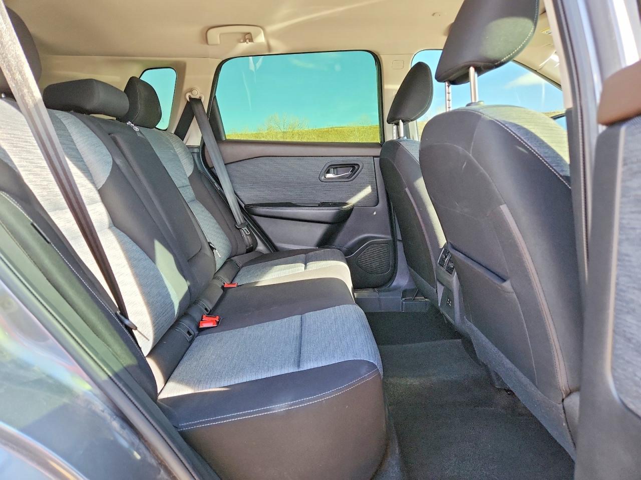 2023 Nissan Rogue Sv - zdjęcie 11