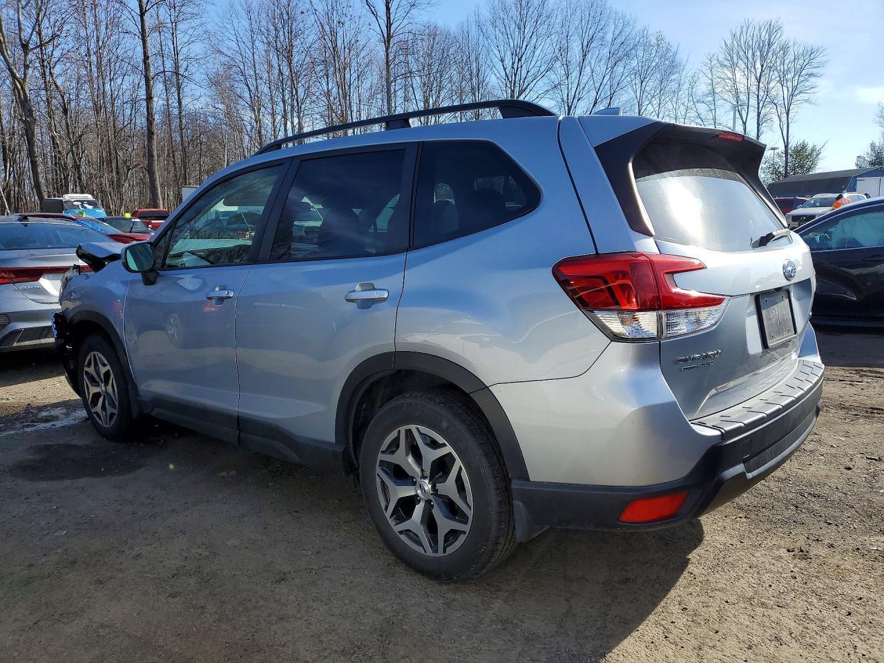 2020 Subaru Forester Premium - zdjęcie 2