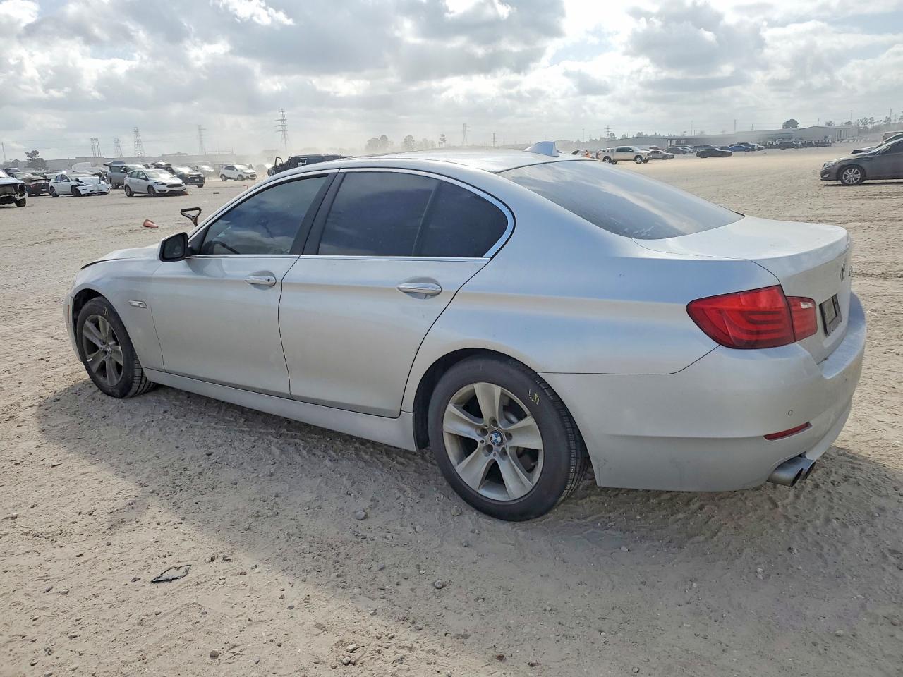 2013 BMW 528 - zdjęcie 2