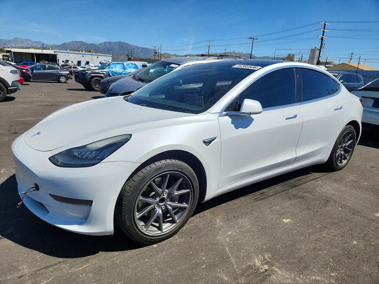 2019 Tesla Model 3 - zdjęcie główne