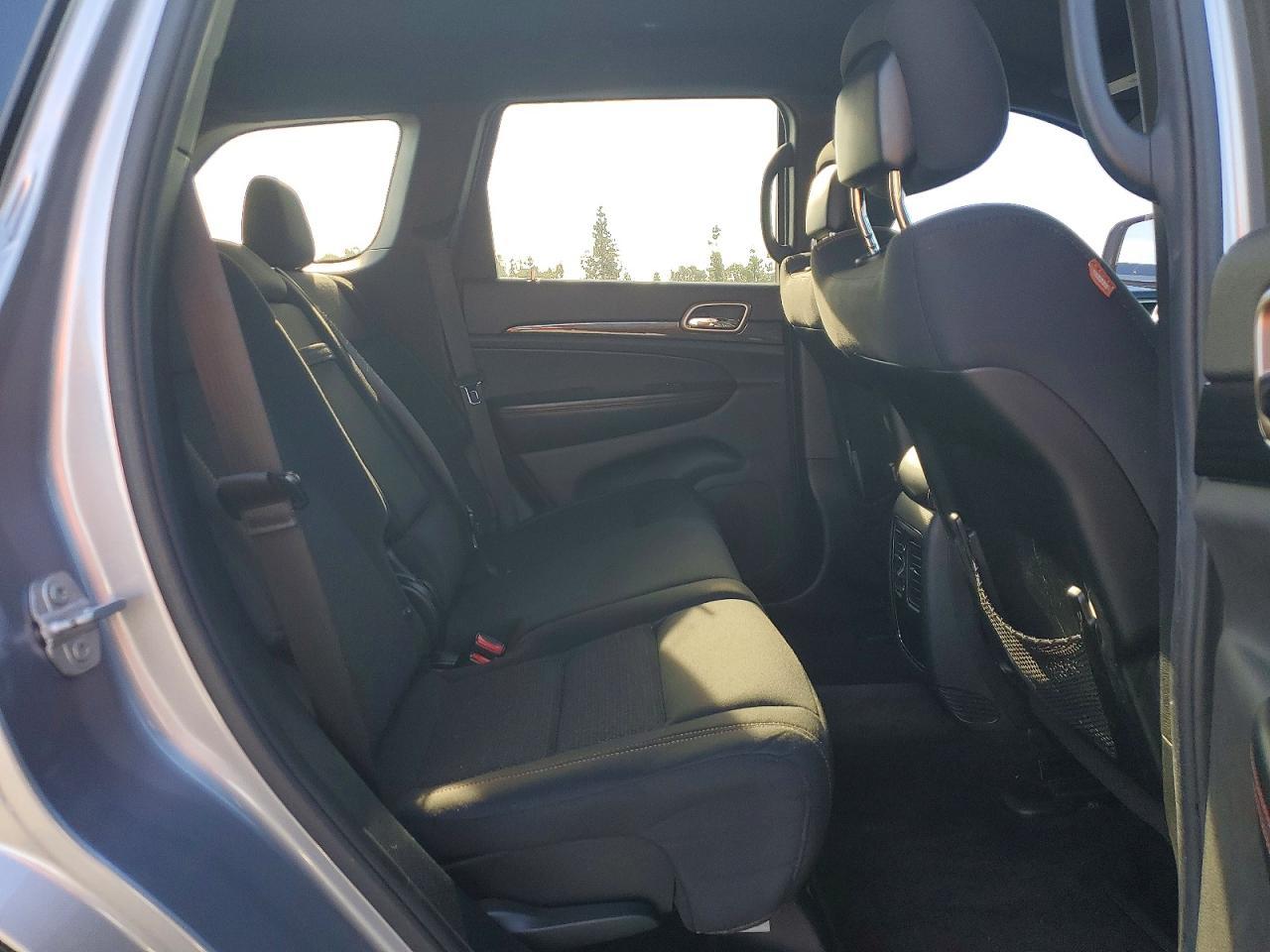 2016 Jeep Grand Cherokee Laredo - zdjęcie 10