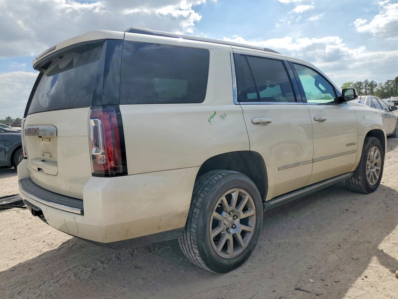 2015 GMC Yukon Denali - zdjęcie 3