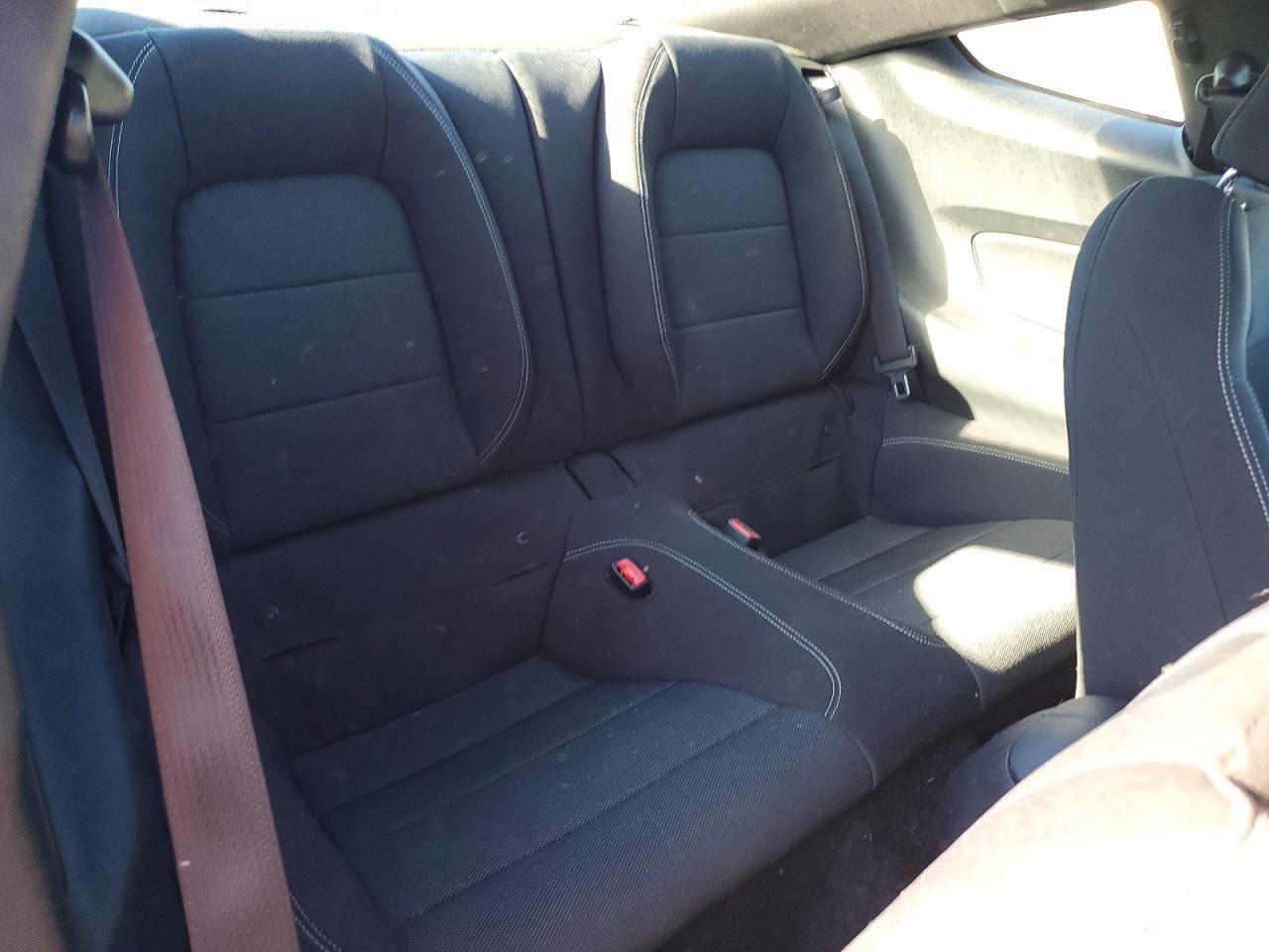 2017 Ford Mustang - zdjęcie 10