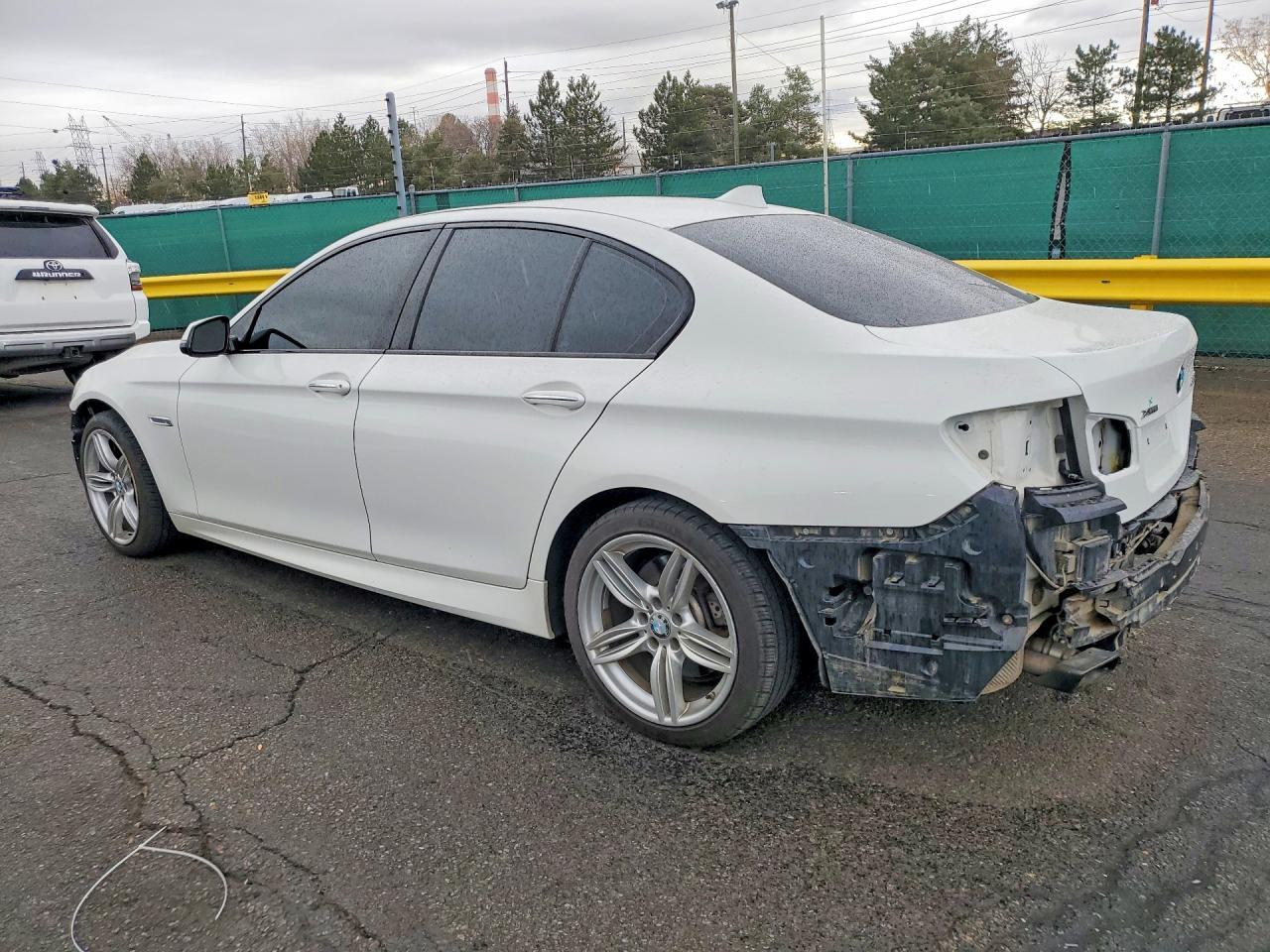 2015 BMW Seria 5 550i - zdjęcie 2