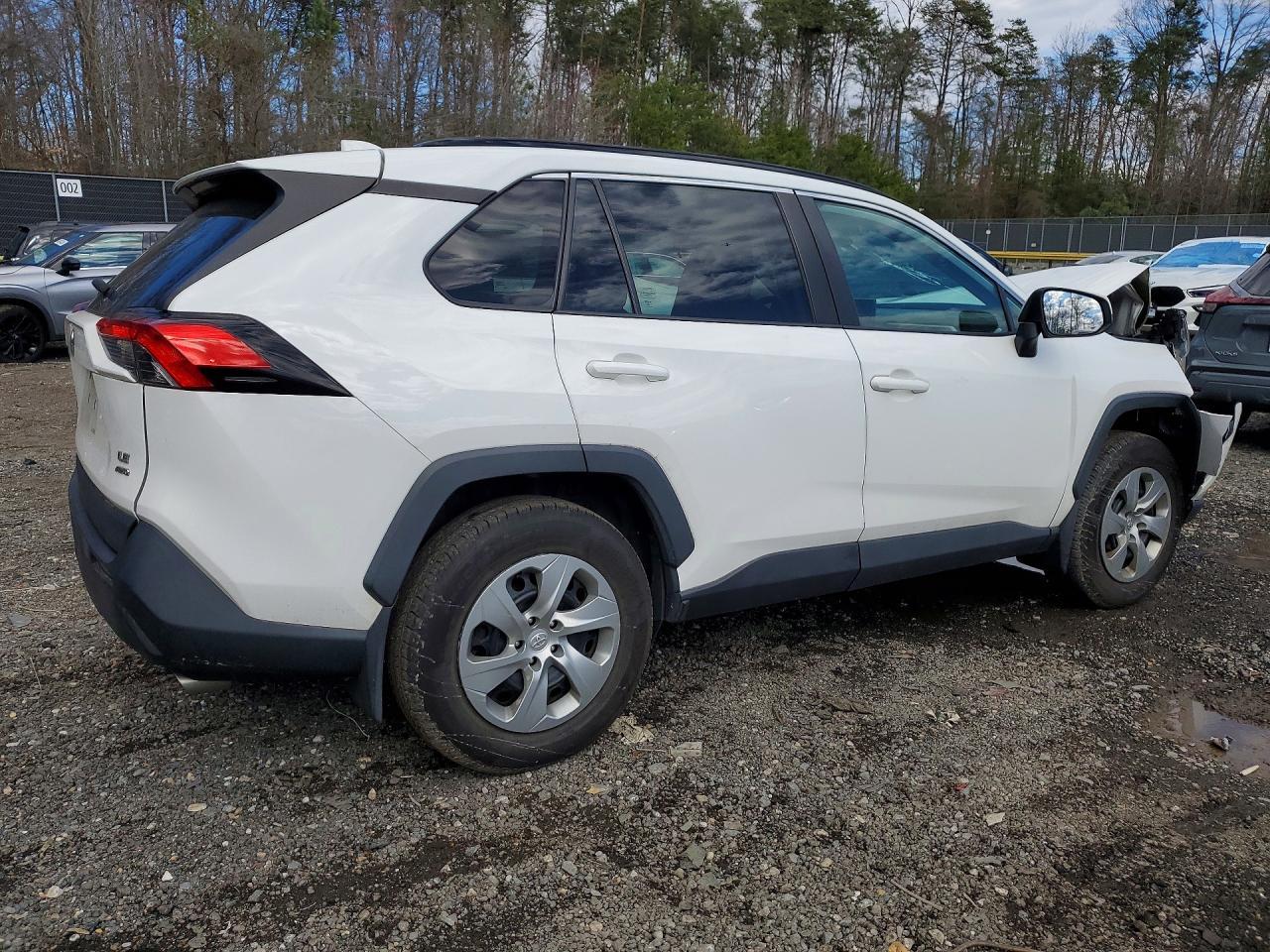2021 Toyota Rav4 Le - zdjęcie 3
