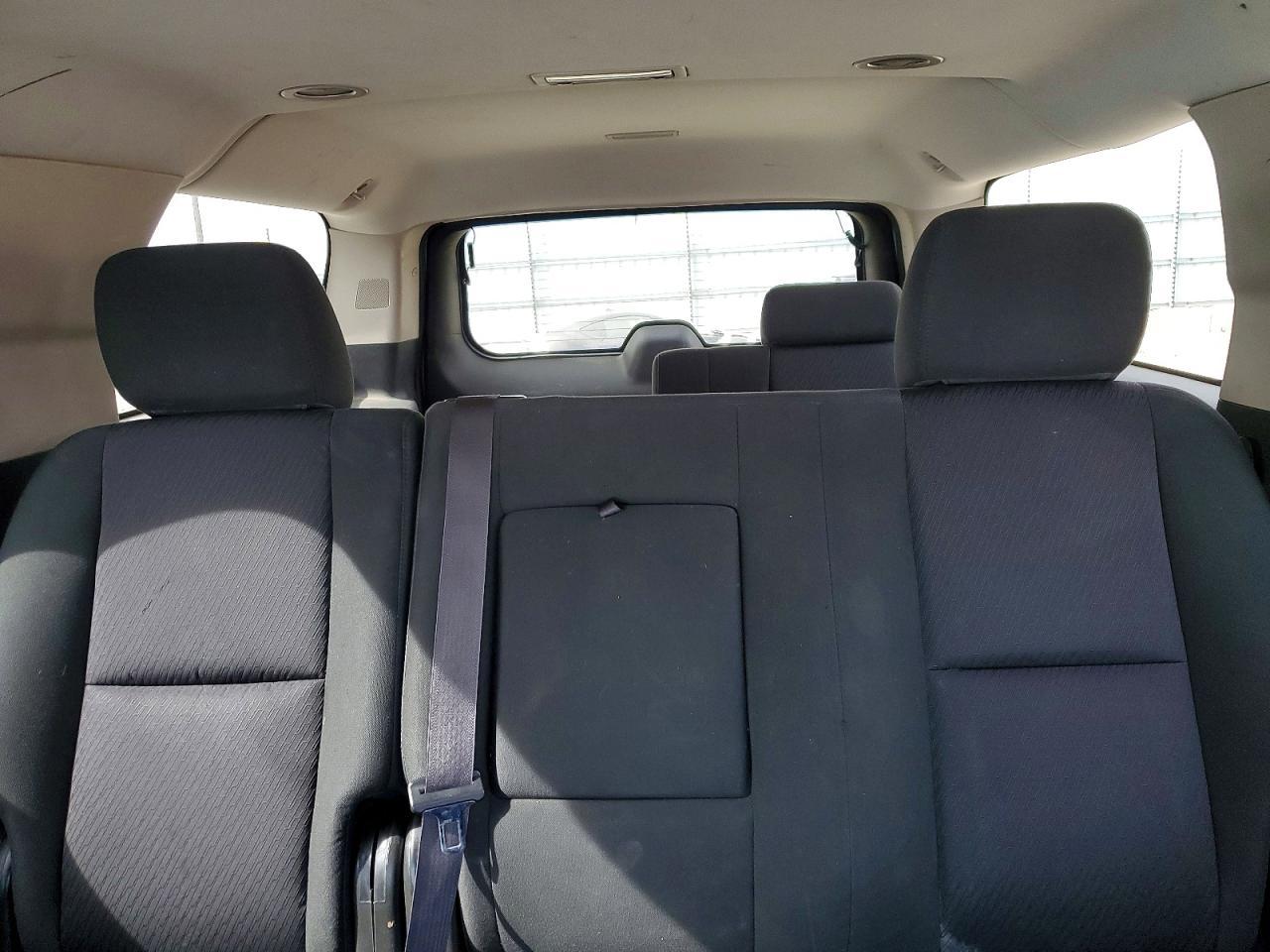 2013 Chevrolet Suburban C1500 Ls - zdjęcie 10