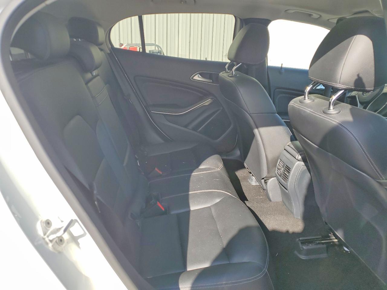 2015 Mercedes-Benz Gla 250 - zdjęcie 11