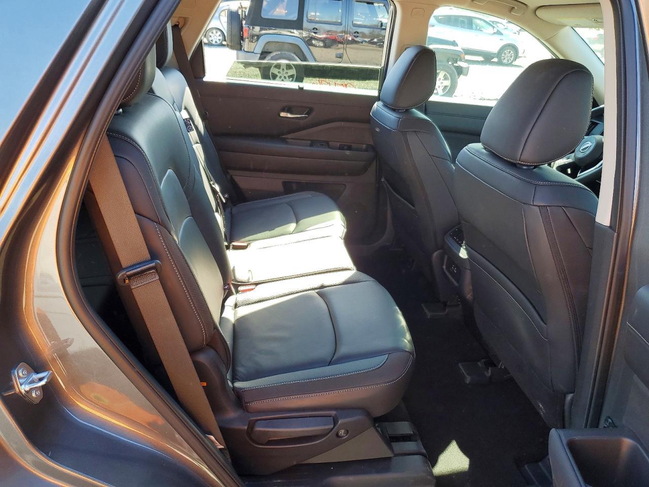 2025 Nissan Pathfinder Sl - zdjęcie 10