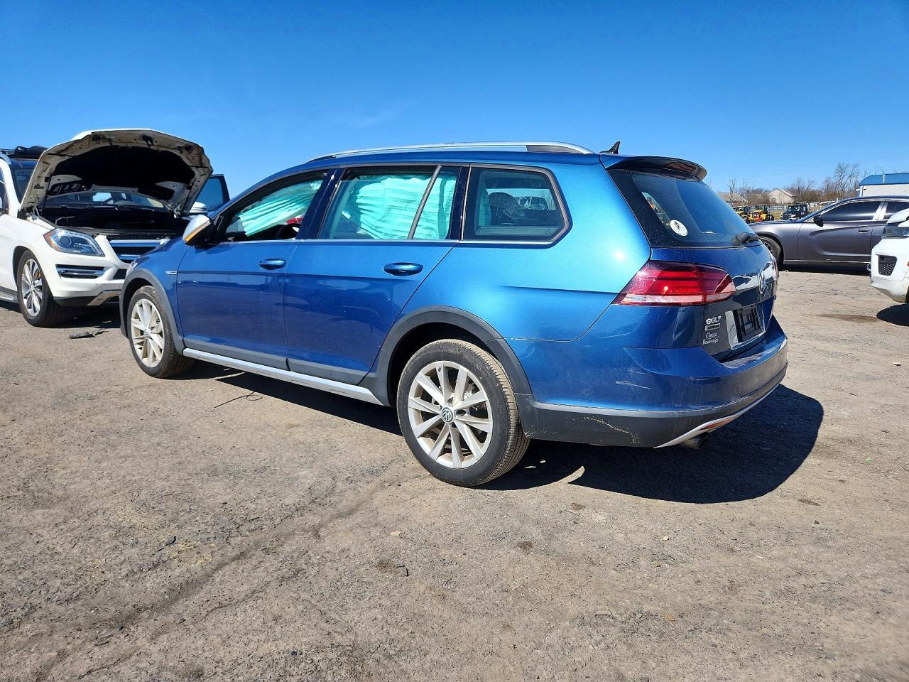 2019 Volkswagen Golf Alltrack S - zdjęcie 2