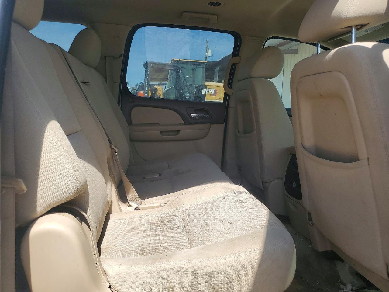 2014 Chevrolet Suburban C1500 Ls - zdjęcie 11