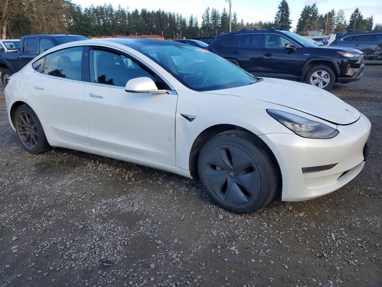 2019 Tesla Model 3 - zdjęcie 4