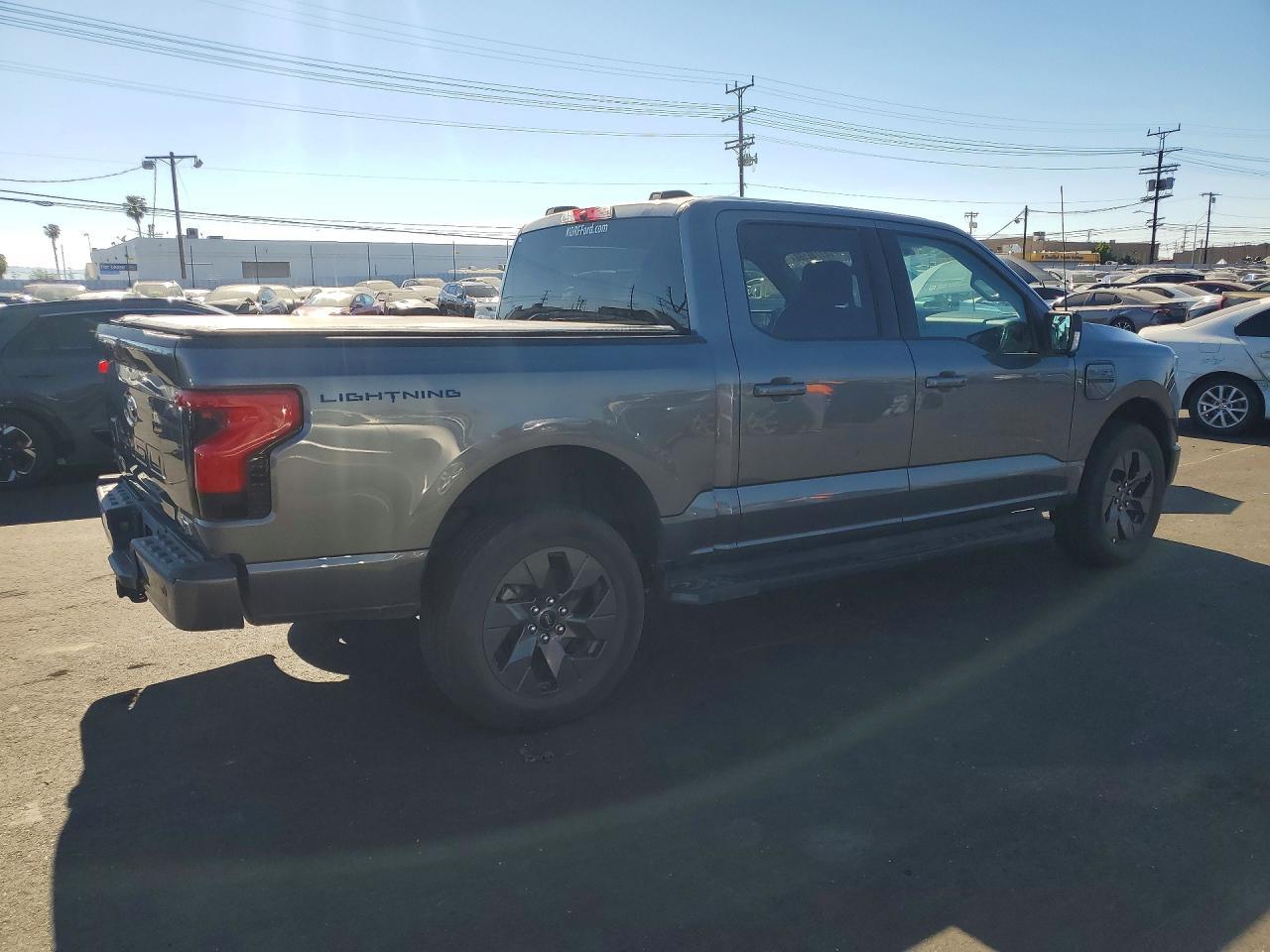 2023 Ford F150 Lightning Pro - zdjęcie 3