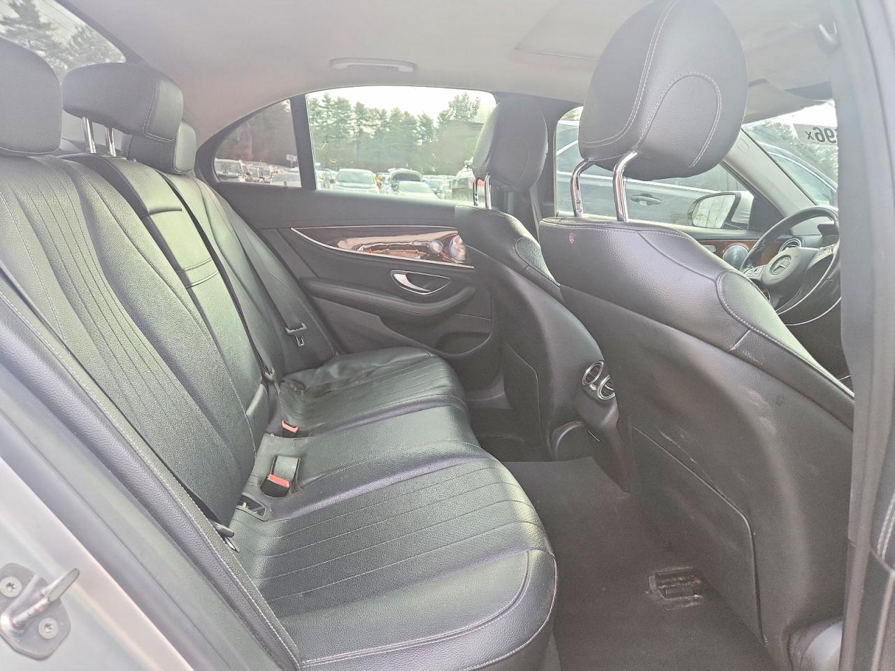 2017 Mercedes-Benz E 300 4Matic - zdjęcie 10