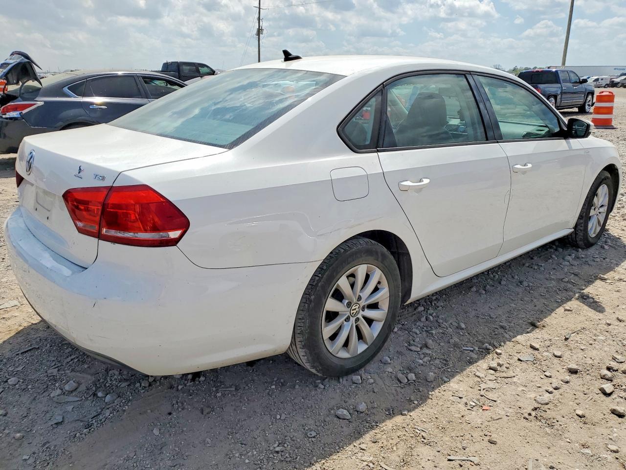 2014 Volkswagen Passat S - zdjęcie 3