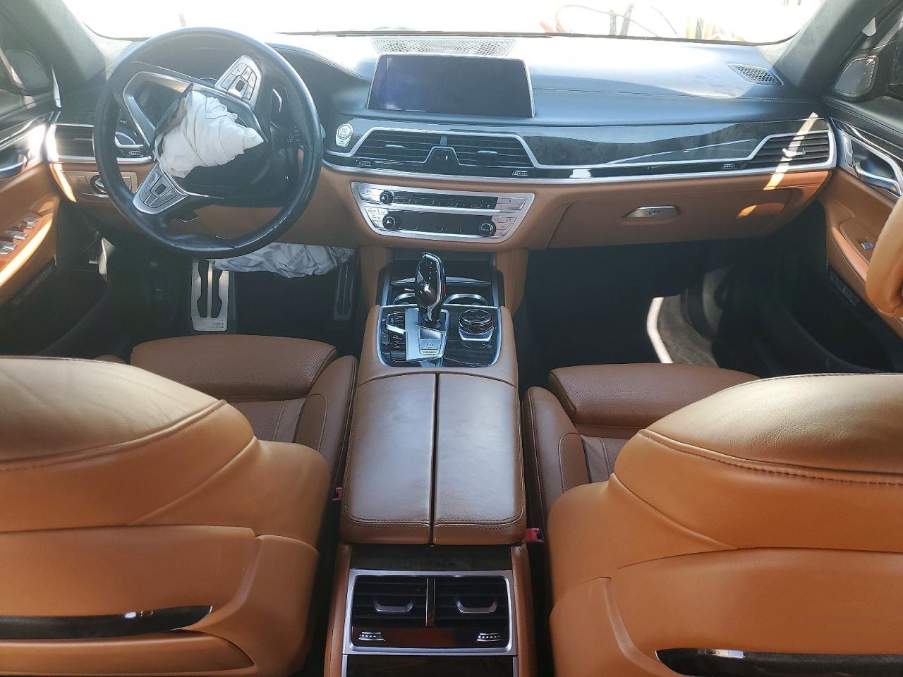 2018 BMW 750 I - zdjęcie 8