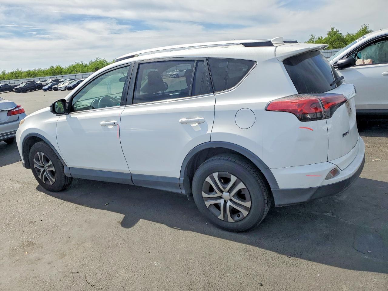 2016 Toyota Rav4 Le - zdjęcie 2