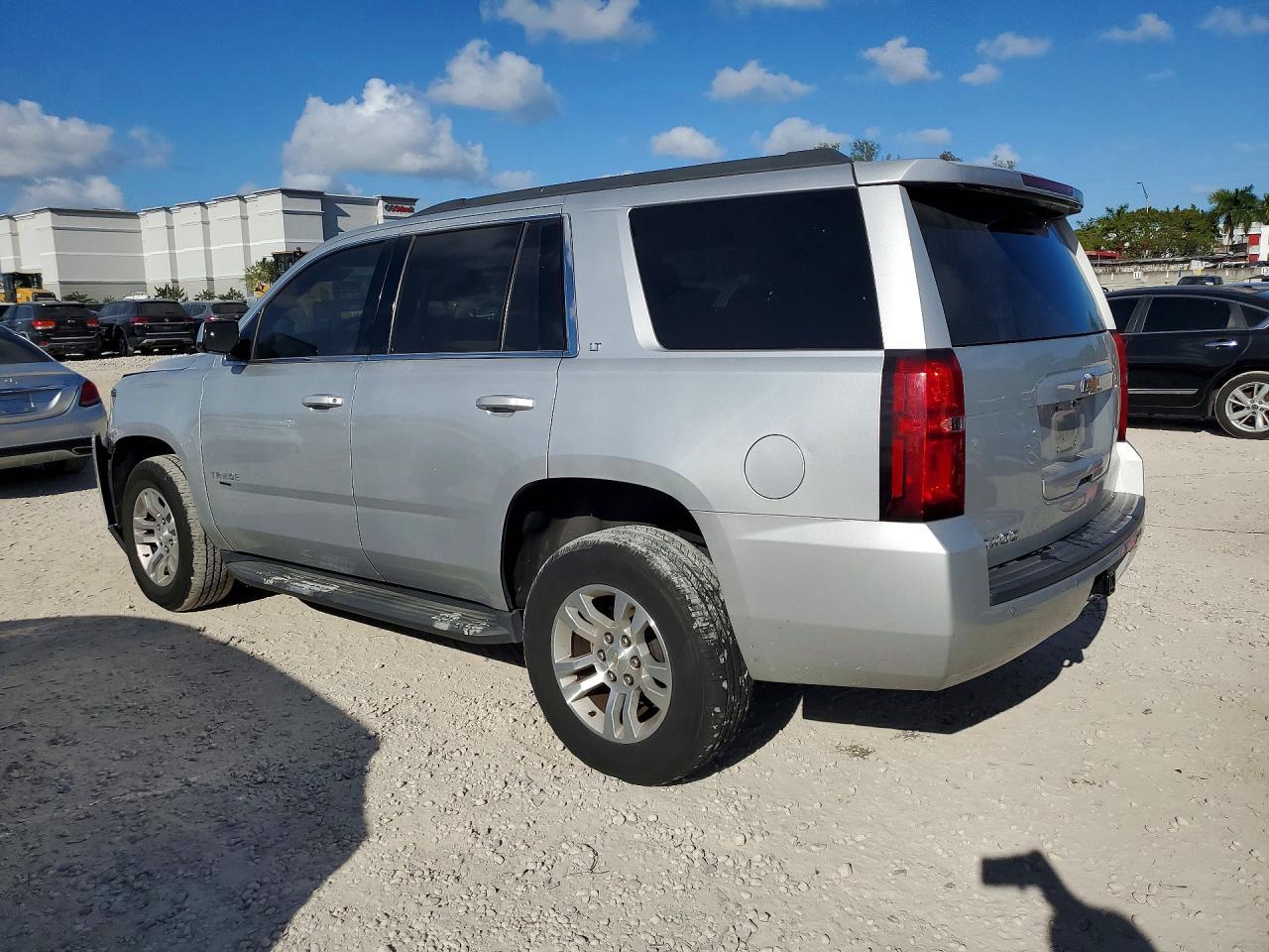 2018 Chevrolet Tahoe C1500 Lt - zdjęcie 2