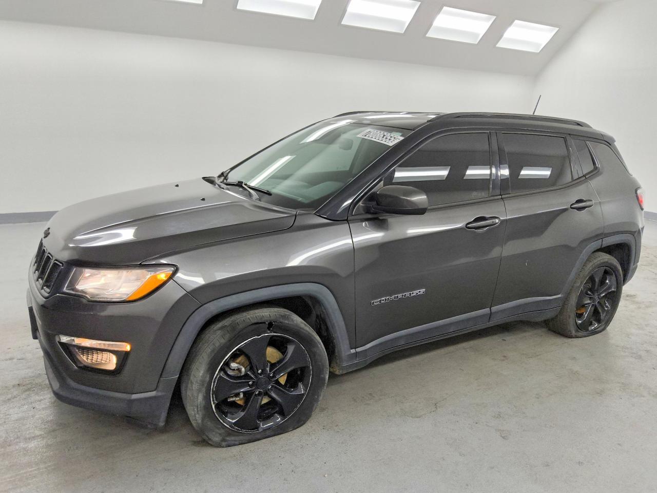2019 Jeep Compass Latitude - zdjęcie główne