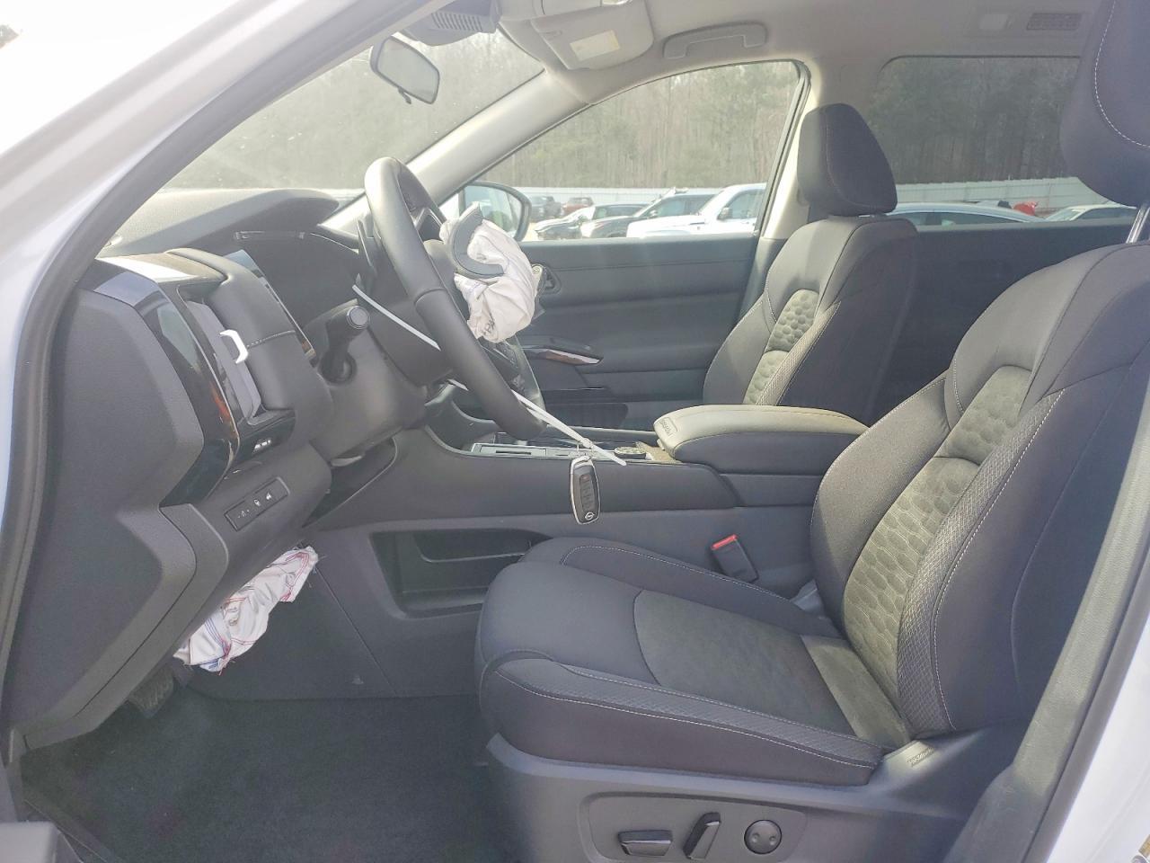 2025 Nissan Pathfinder Sv - zdjęcie 7