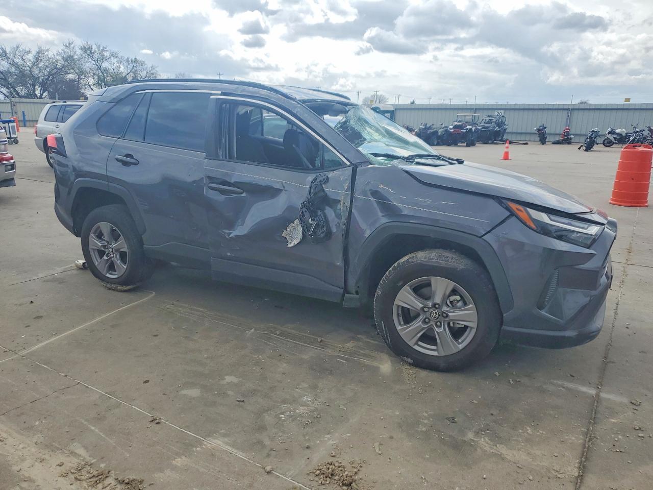 2024 Toyota Rav4 Xle - zdjęcie 4