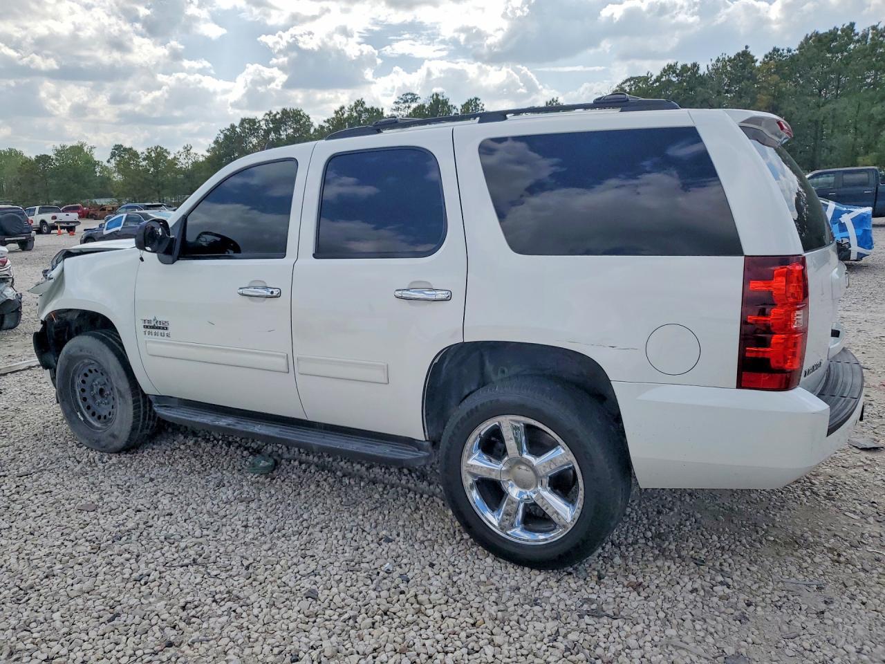 2014 Chevrolet Tahoe C1500 Ls - zdjęcie 2